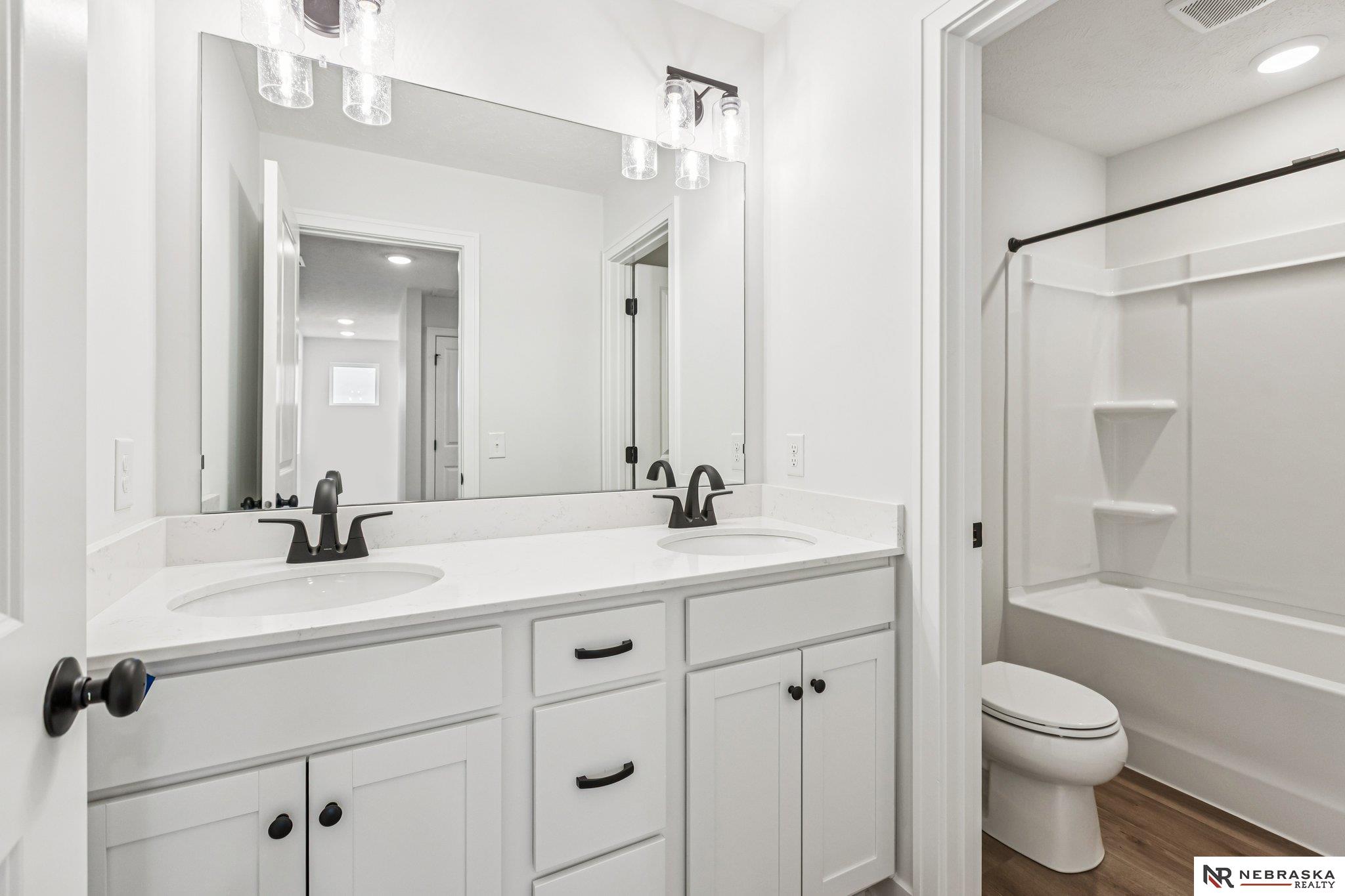 Bennington, NE, 68007