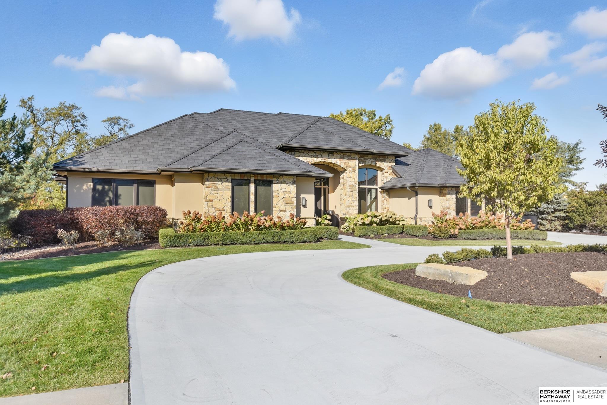 17445 Valley Drive, Omaha, NE 68130 — MLS #22530926 — photo 4 of 77