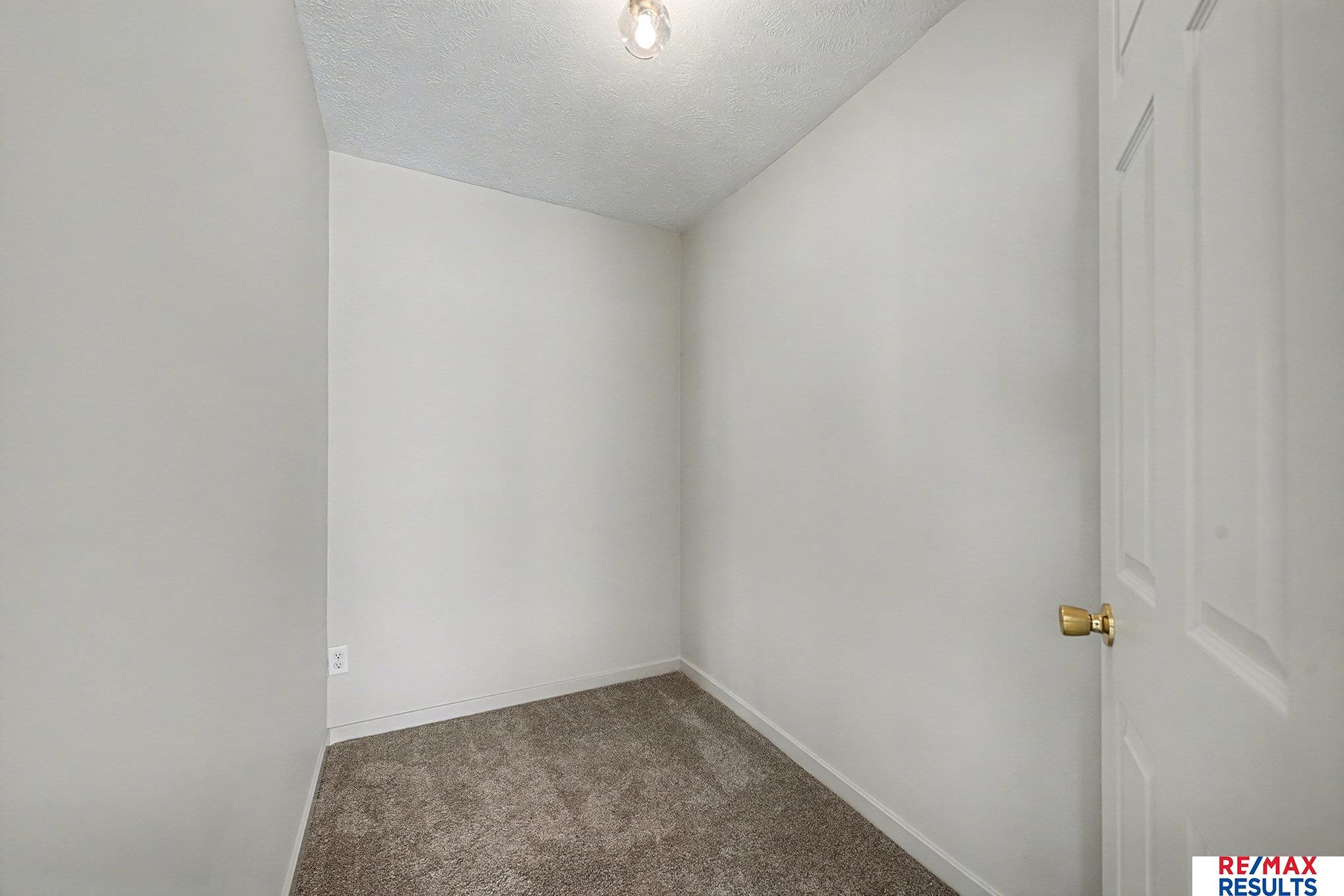 8339 Izard Street, Omaha, NE, 68114