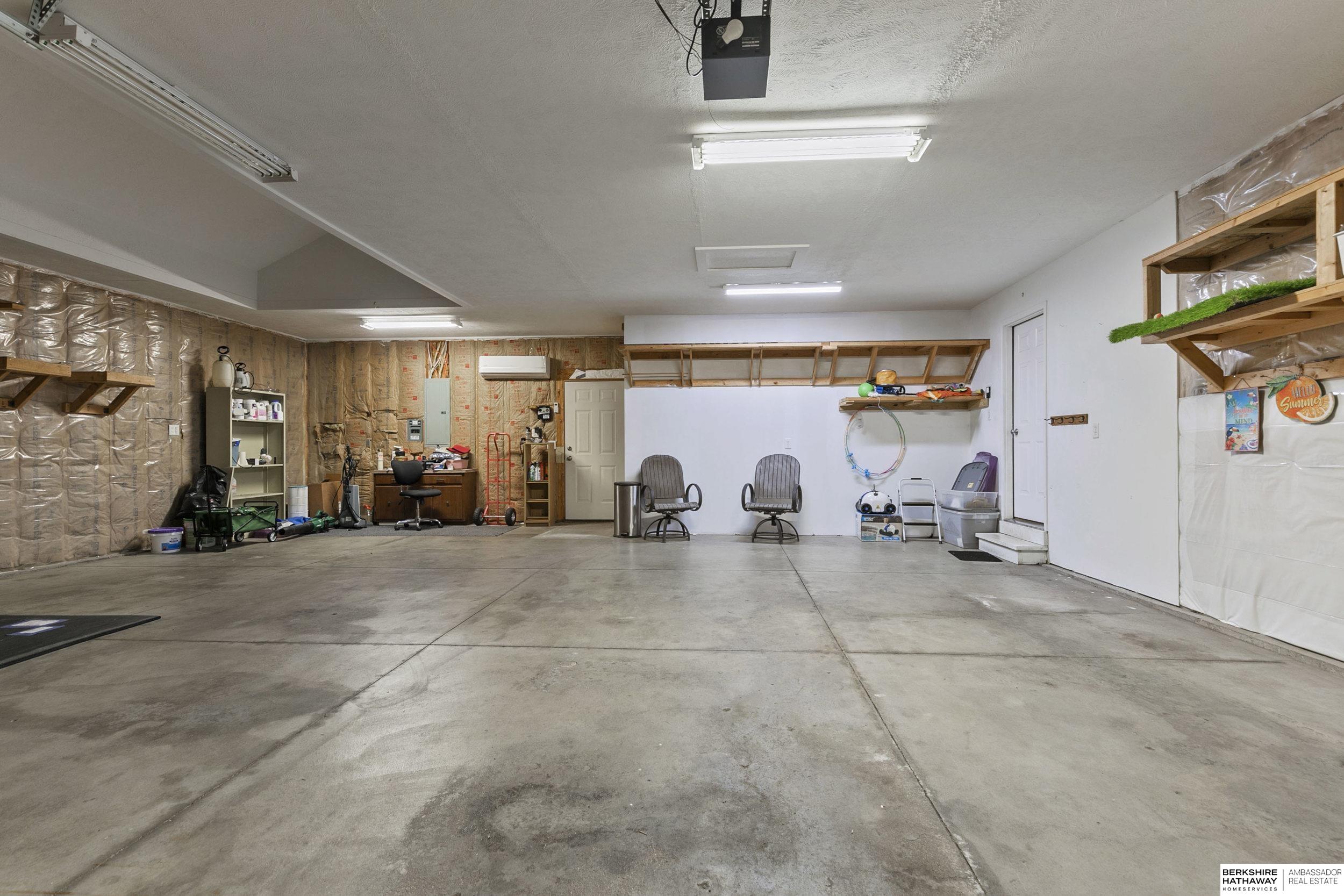 9040 Berg Drive, Lincoln, NE, 68505