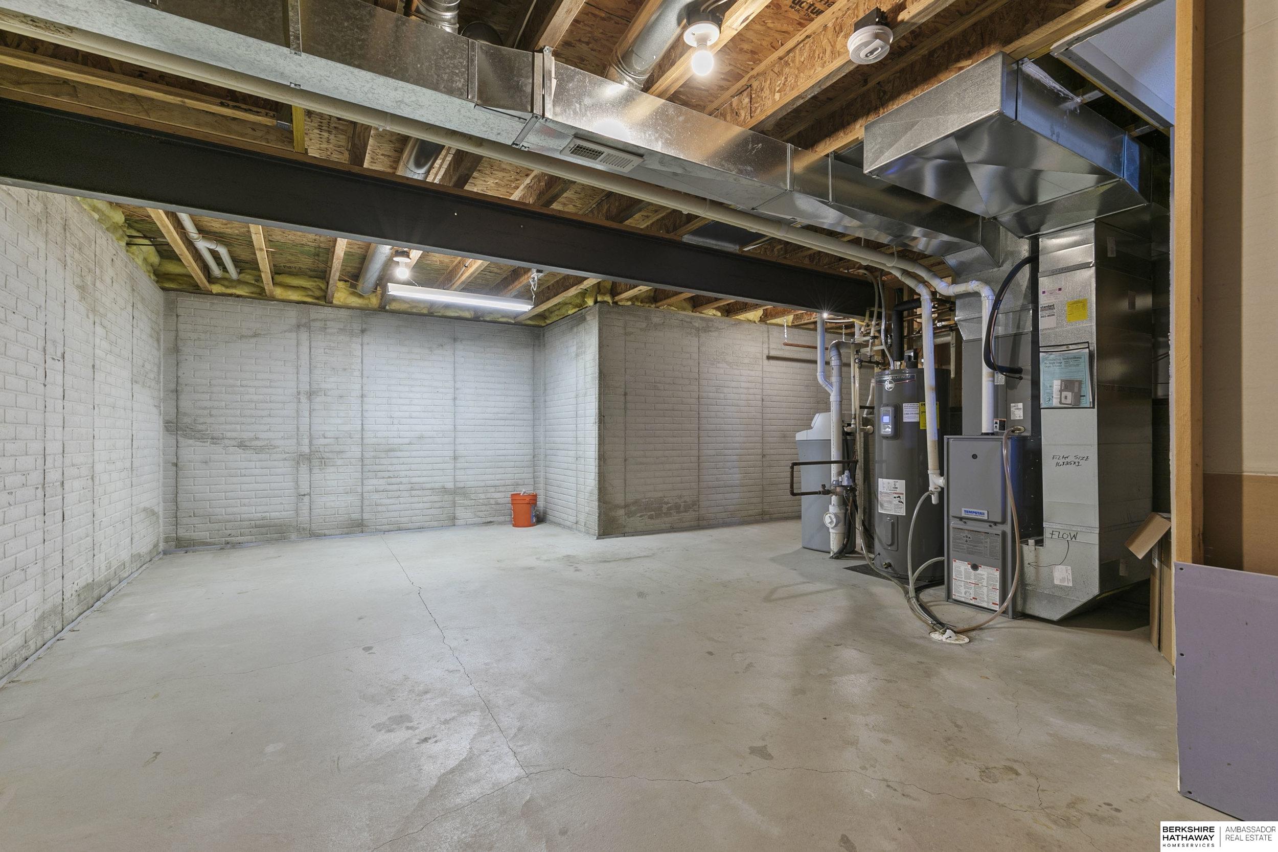 9040 Berg Drive, Lincoln, NE, 68505