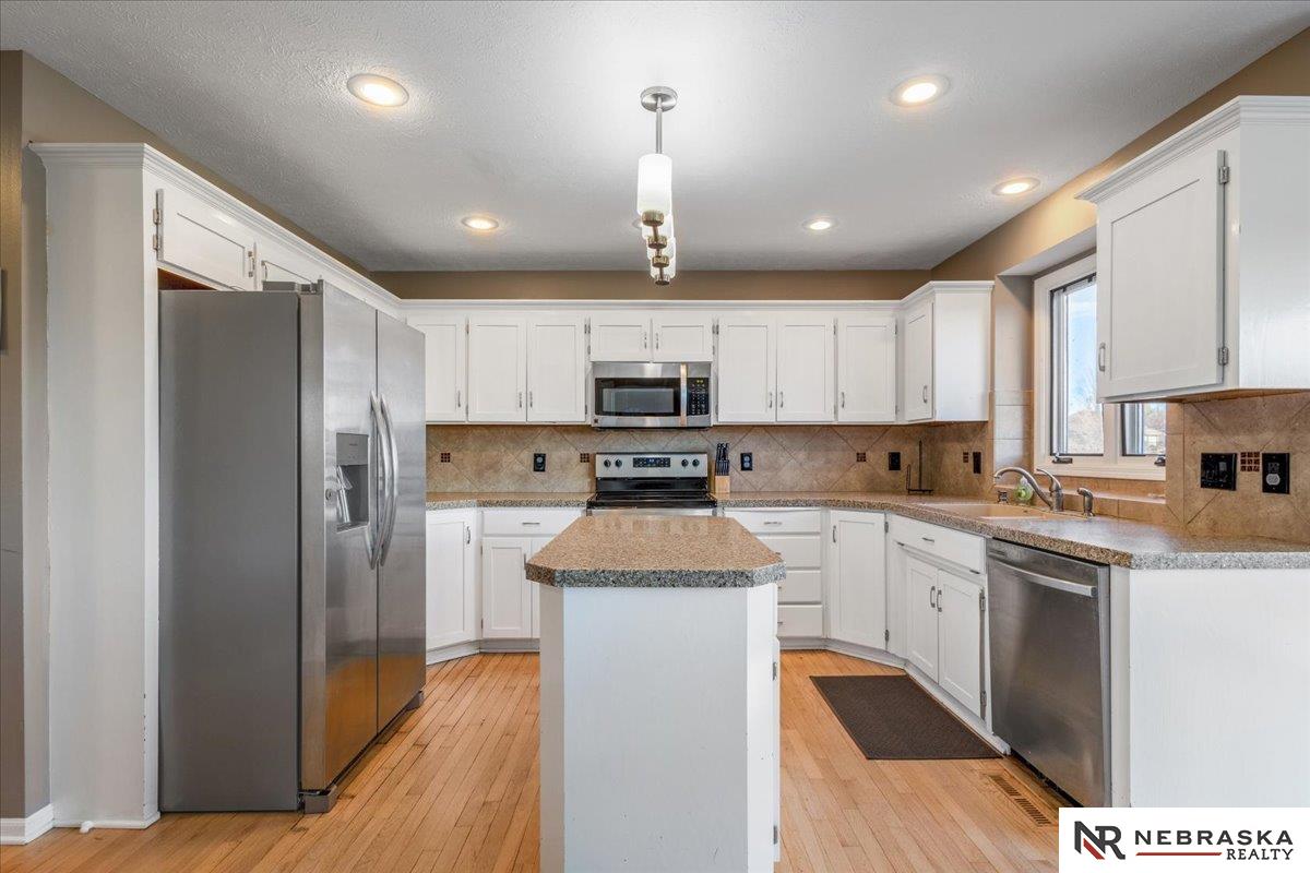 10113 S 176th Street, Omaha, NE 68136 — MLS #22535069 — photo 12 of 56