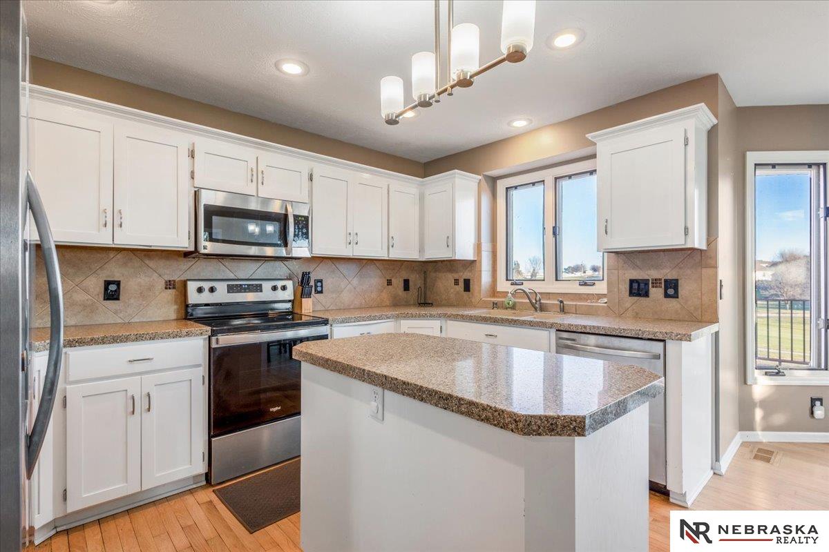 10113 S 176th Street, Omaha, NE 68136 — MLS #22535069 — photo 13 of 56
