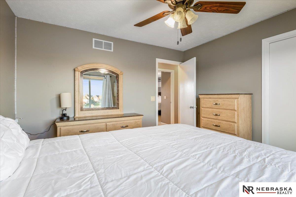 10113 S 176th Street, Omaha, NE 68136 — MLS #22535069 — photo 18 of 56