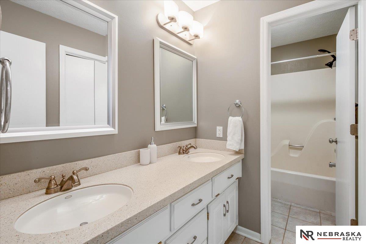 10113 S 176th Street, Omaha, NE 68136 — MLS #22535069 — photo 20 of 56