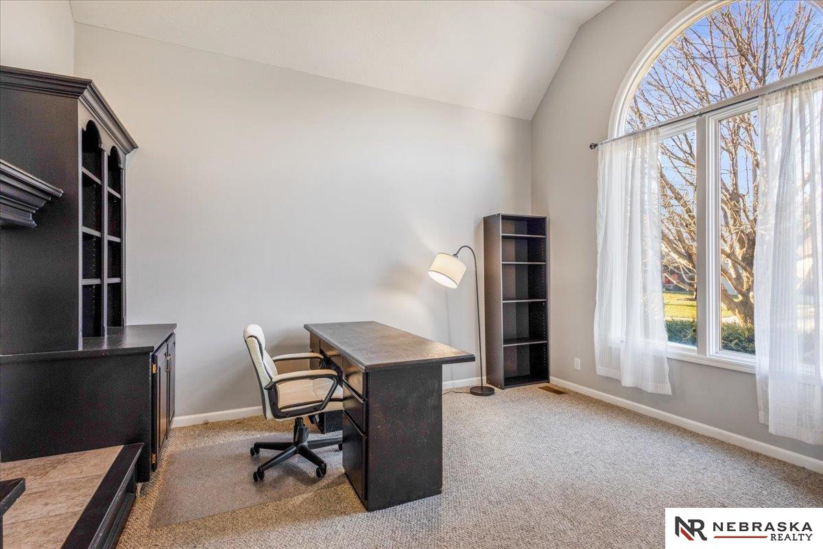10113 S 176th Street, Omaha, NE 68136 — MLS #22535069 — photo 6 of 56