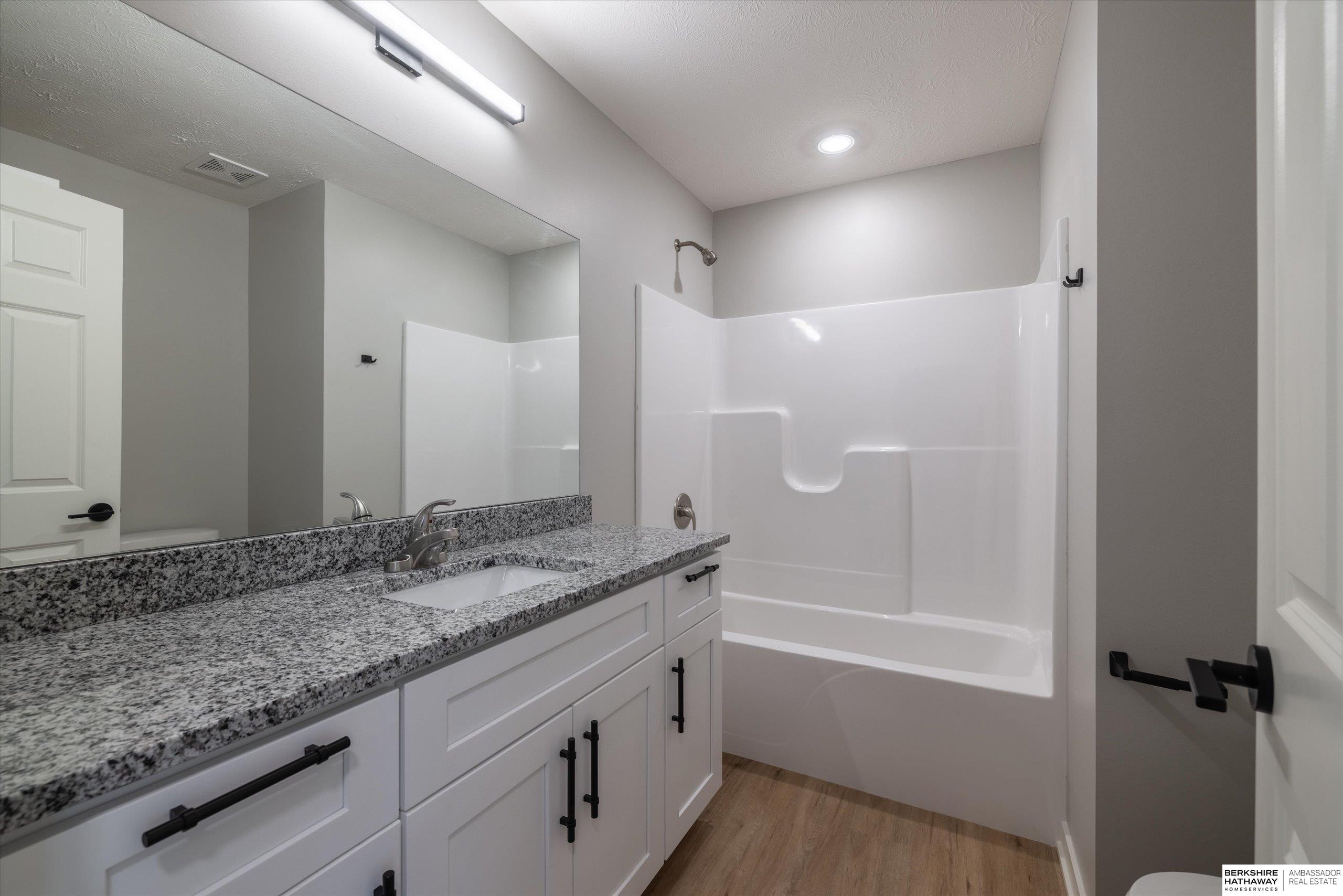 5407 208 Court, Elkhorn, NE, 68022