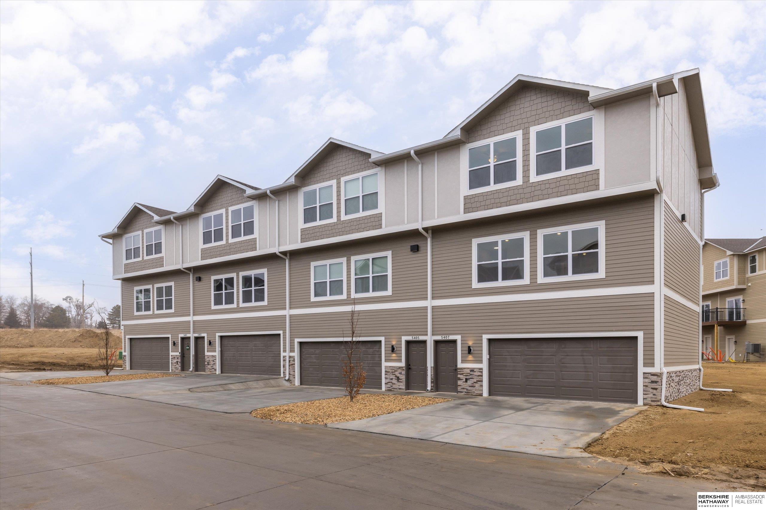 5407 208 Court, Elkhorn, NE, 68022