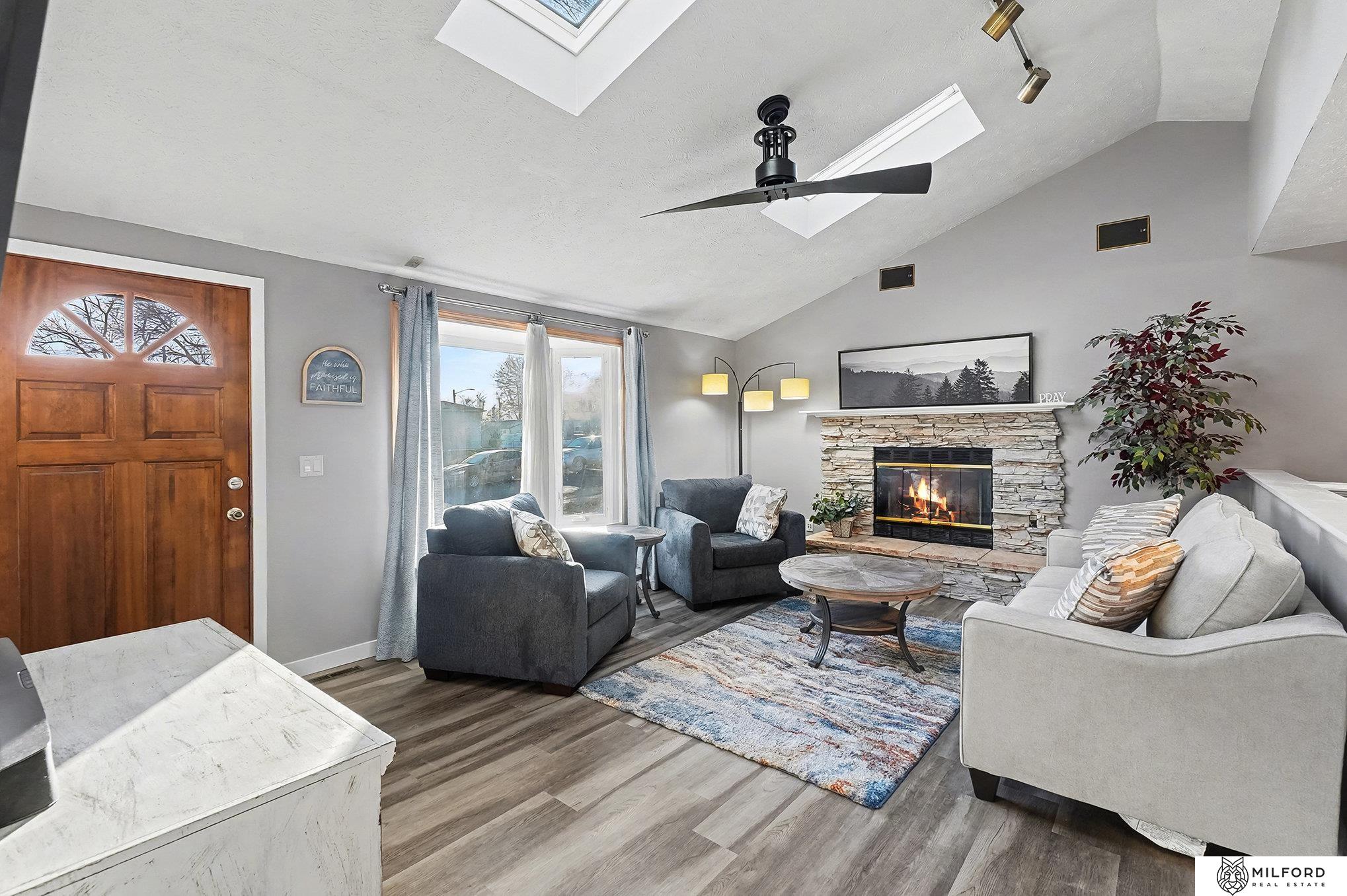 8759 S Glenview Drive, La Vista, NE, 68128