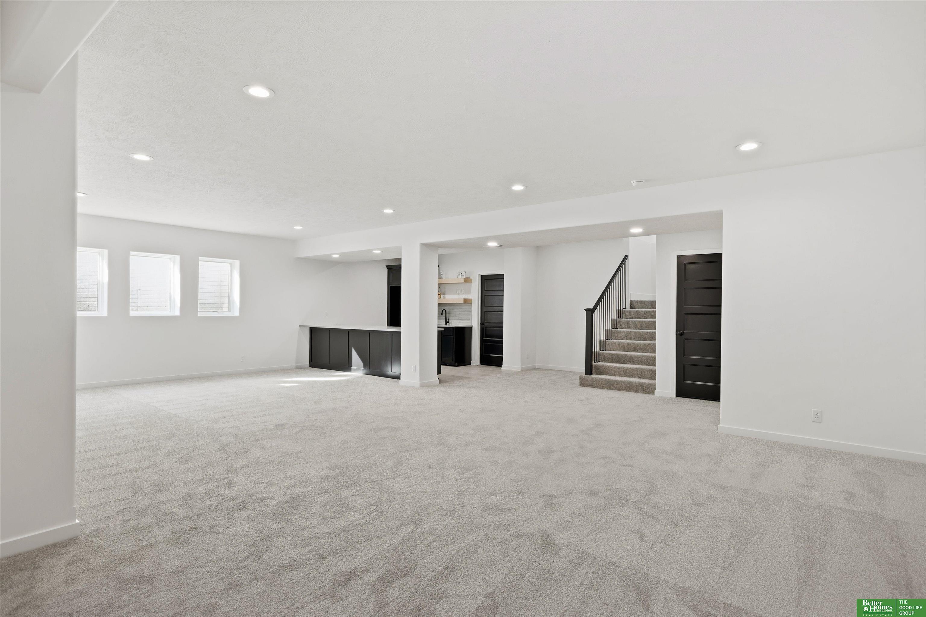 5713 N 198th Street, Elkhorn, NE, 68022