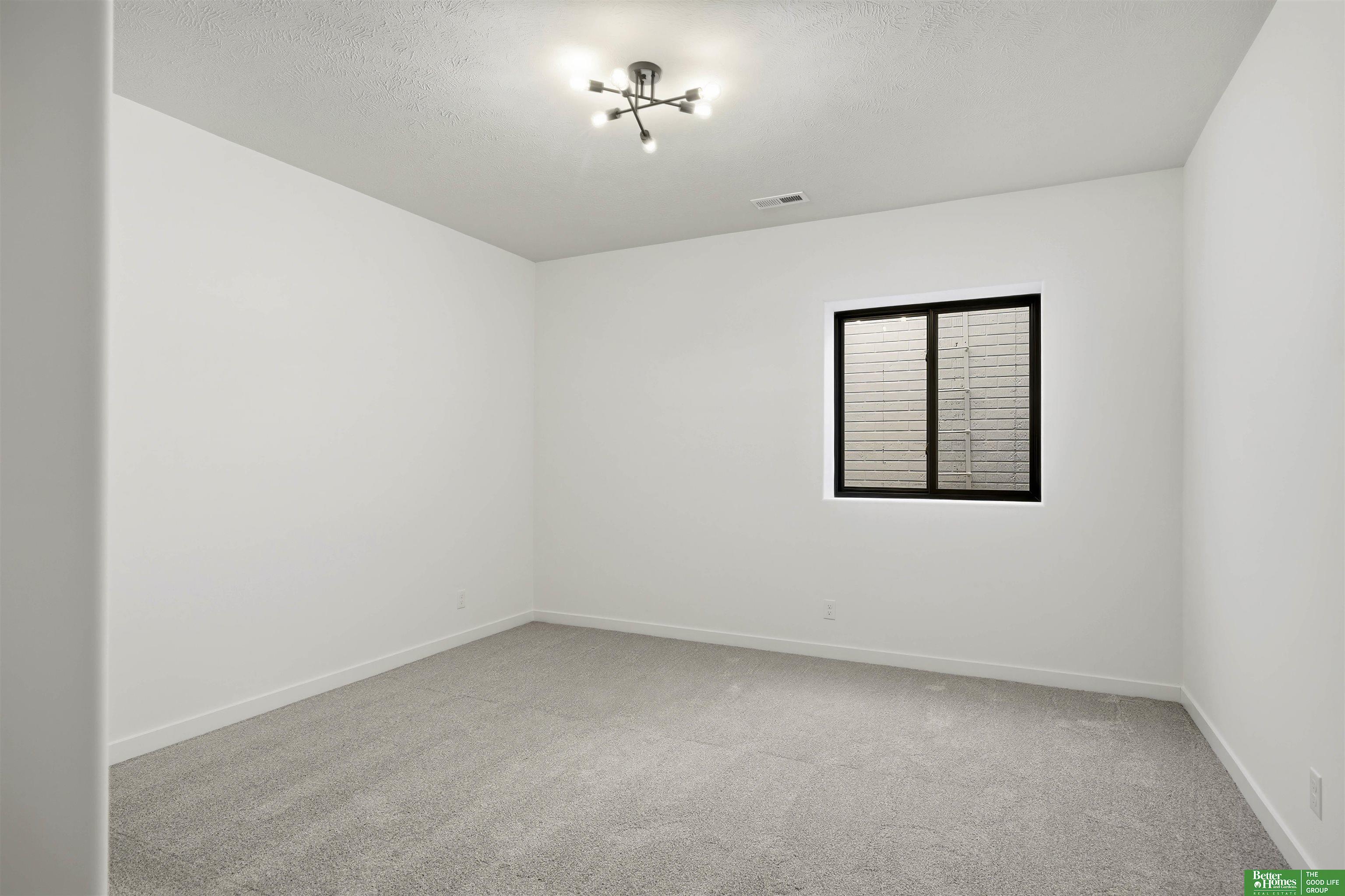 5713 N 198th Street, Elkhorn, NE, 68022