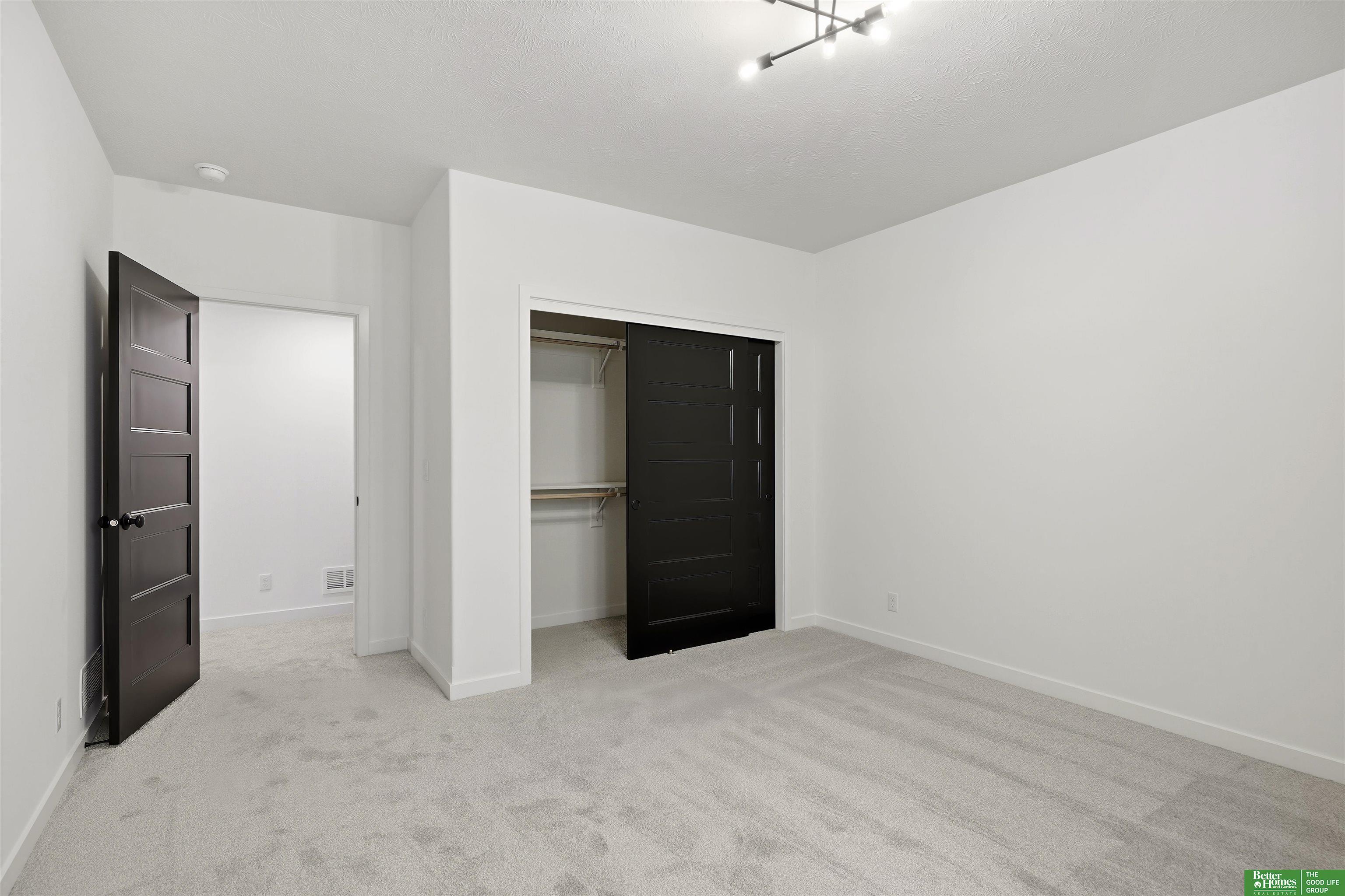 5713 N 198th Street, Elkhorn, NE, 68022