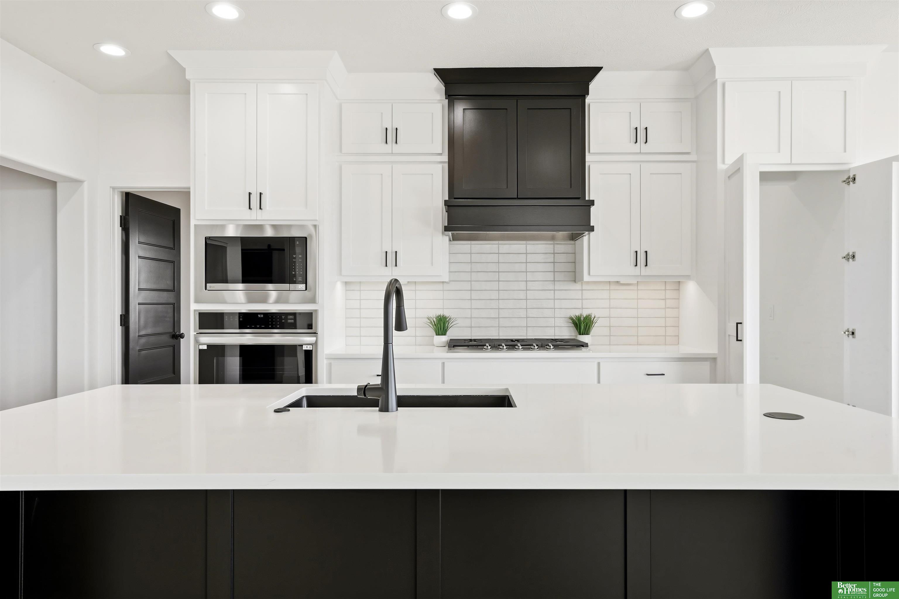 5713 N 198th Street, Elkhorn, NE, 68022