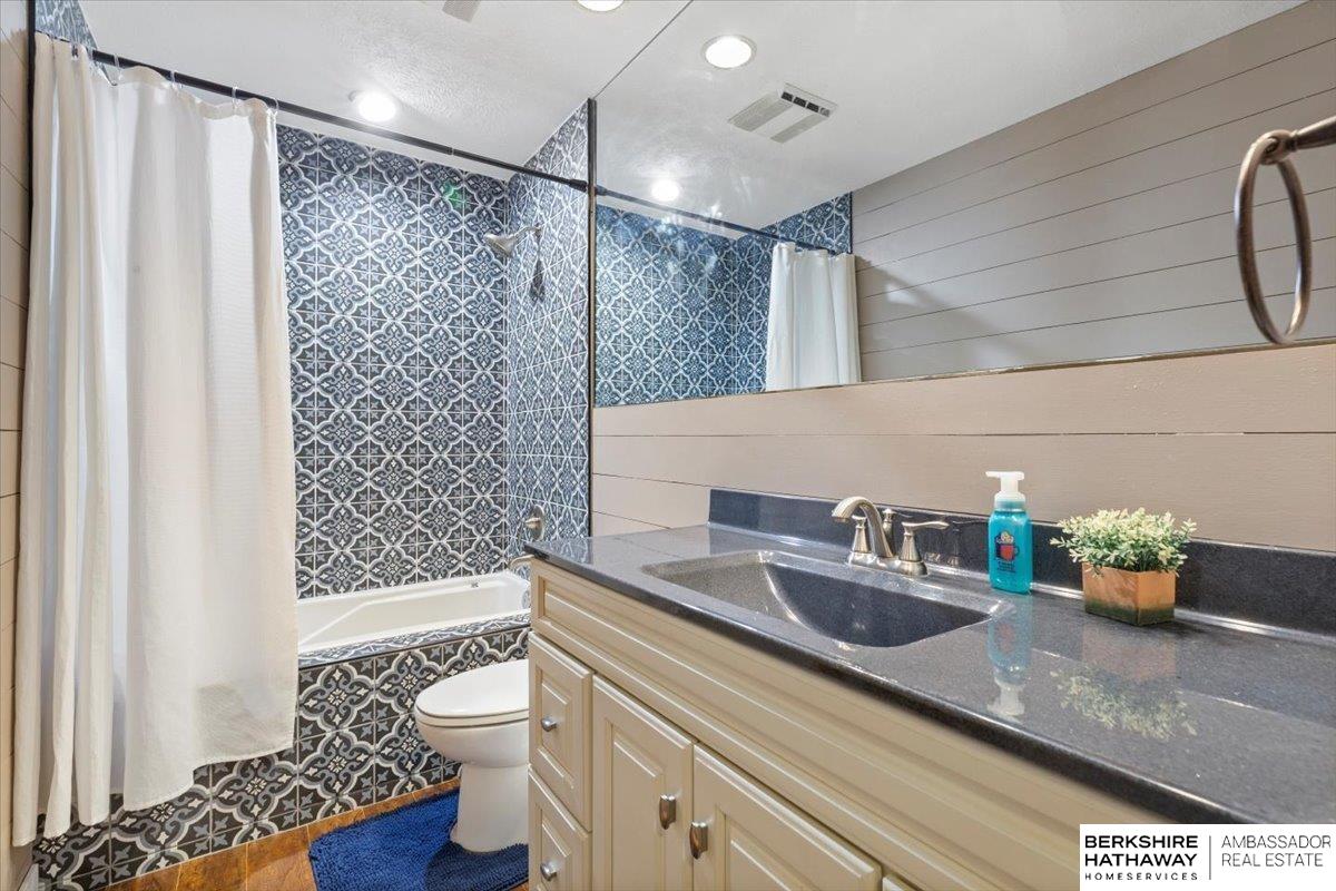 444 Skyline Drive, Elkhorn, NE, 68022