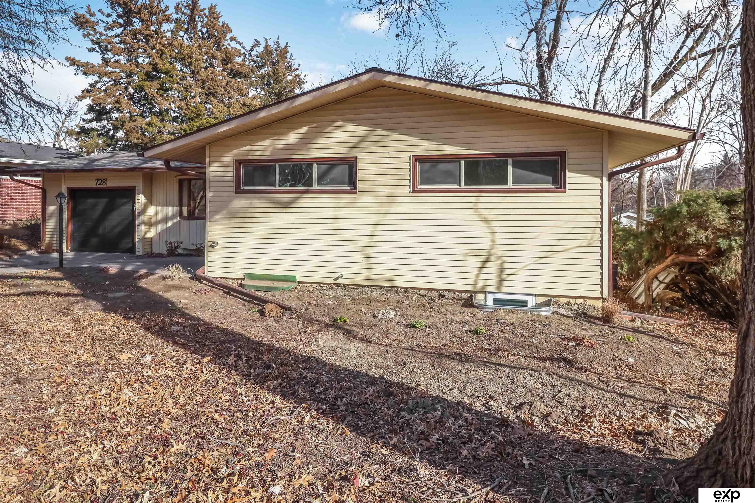 728 Eastridge Drive, Lincoln, NE, 68510