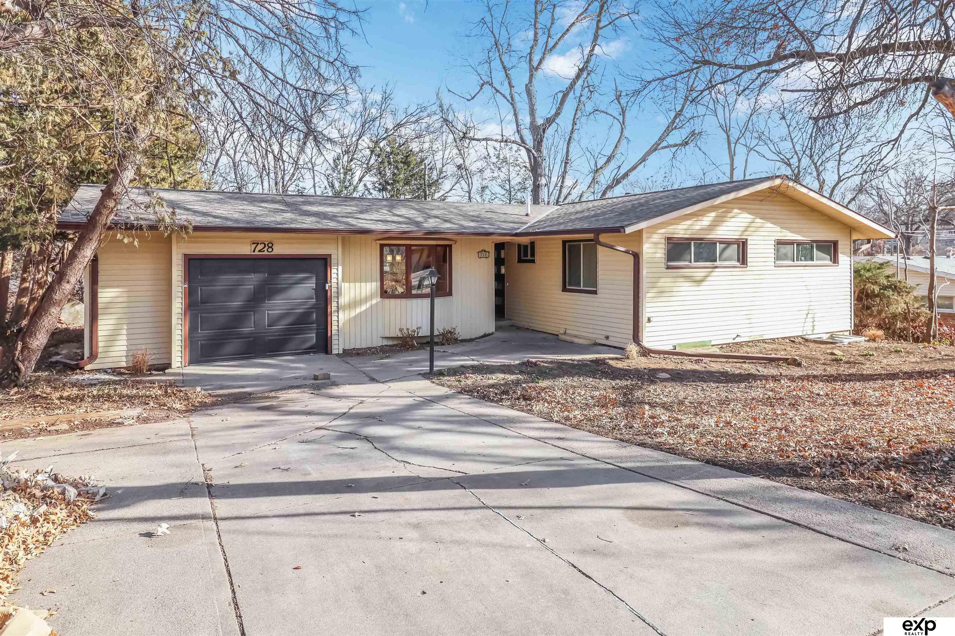 728 Eastridge Drive, Lincoln, NE, 68510