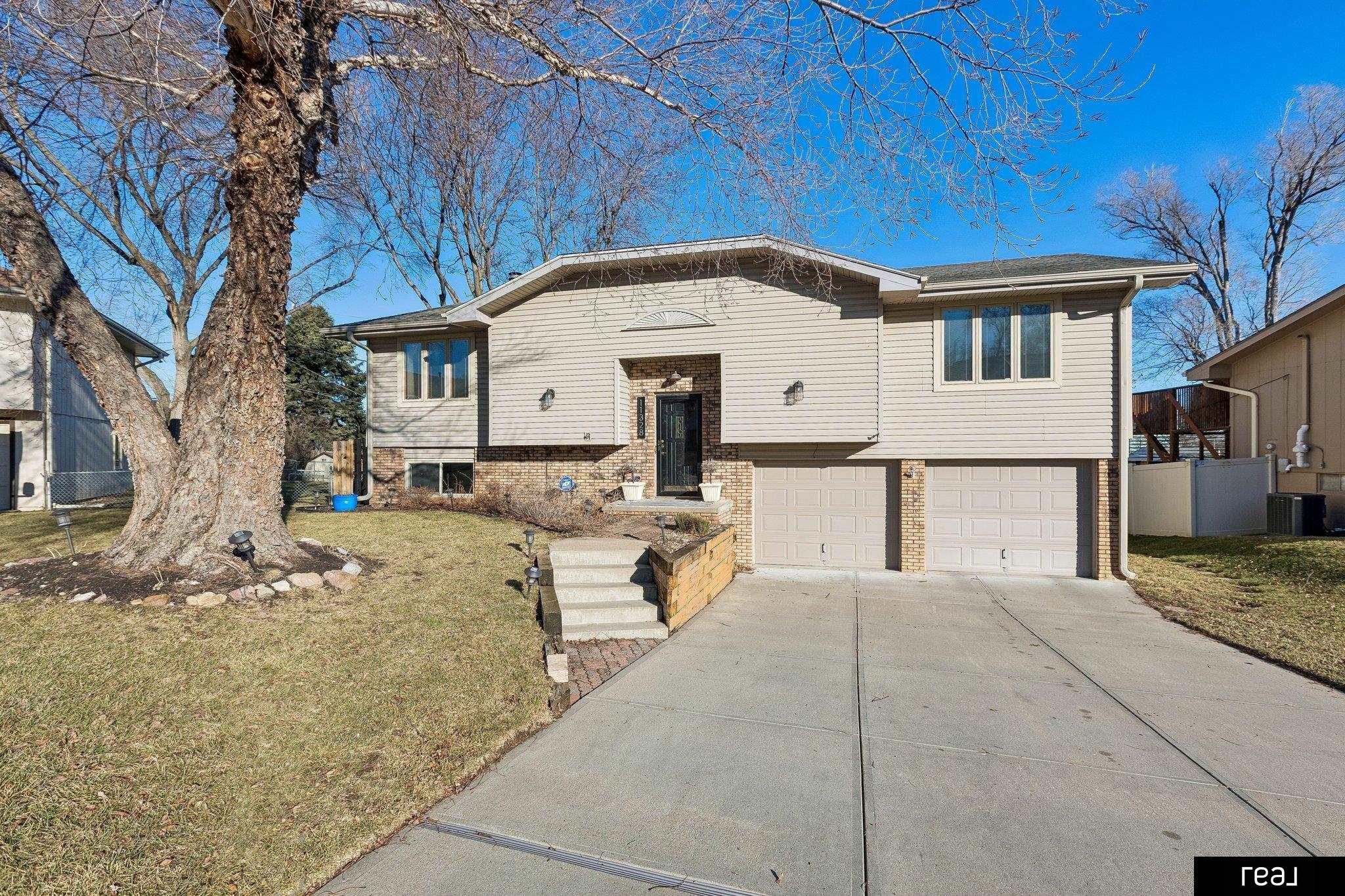 15512 Parker Street, Omaha, NE, 68154