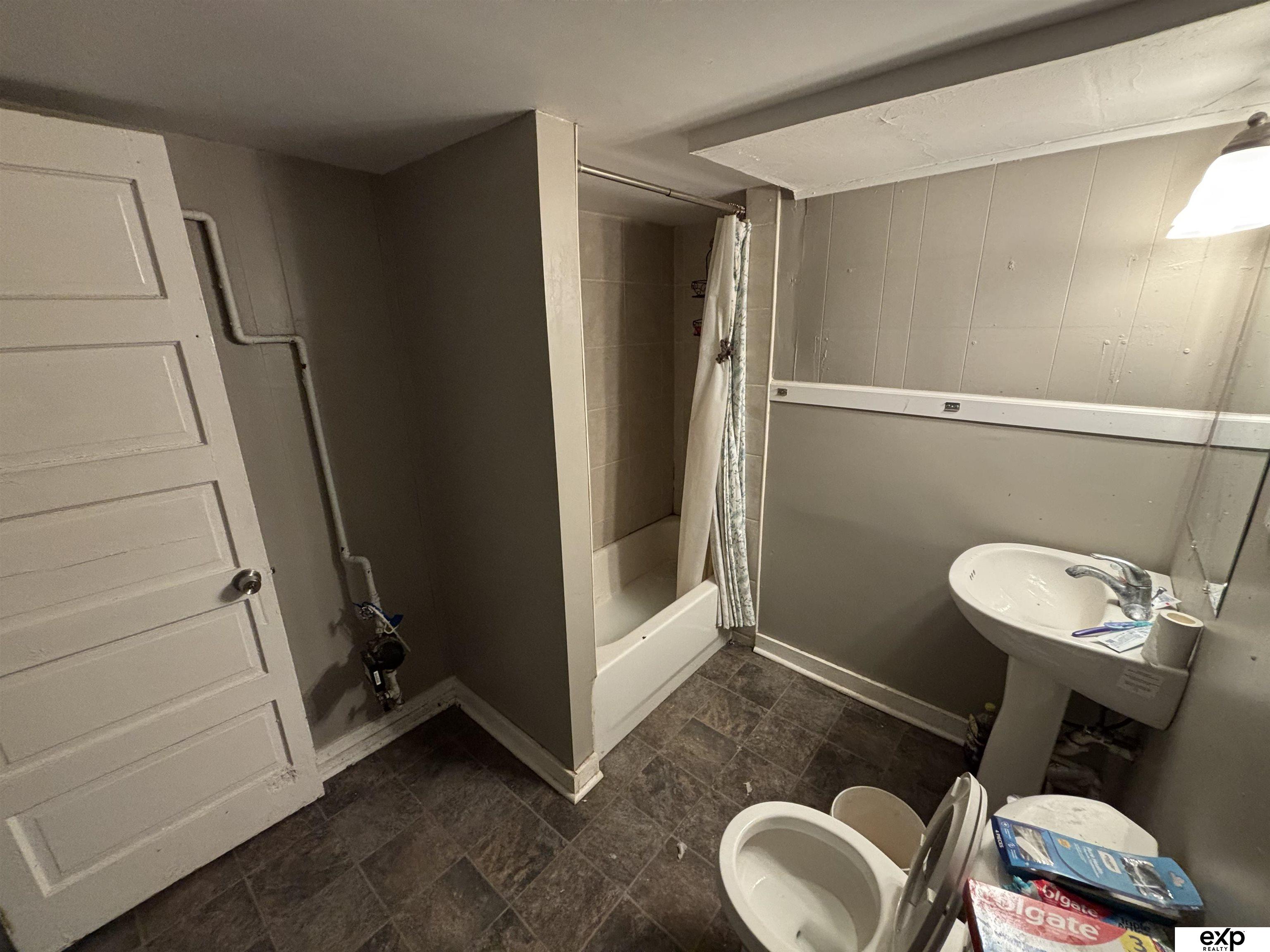 2216 Evans Street, Omaha, NE, 68110