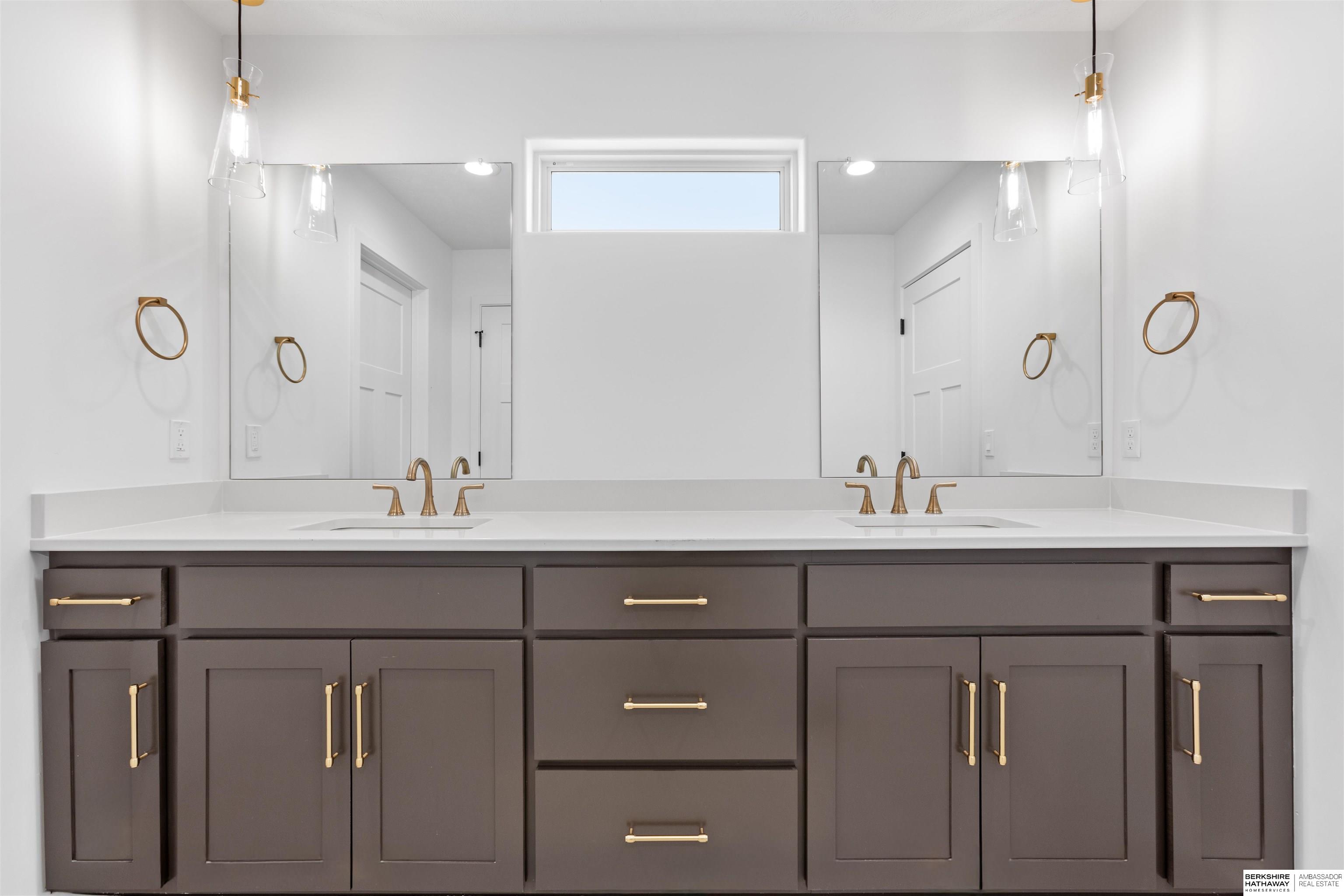 10305 Prospect Street, Papillion, NE, 68046