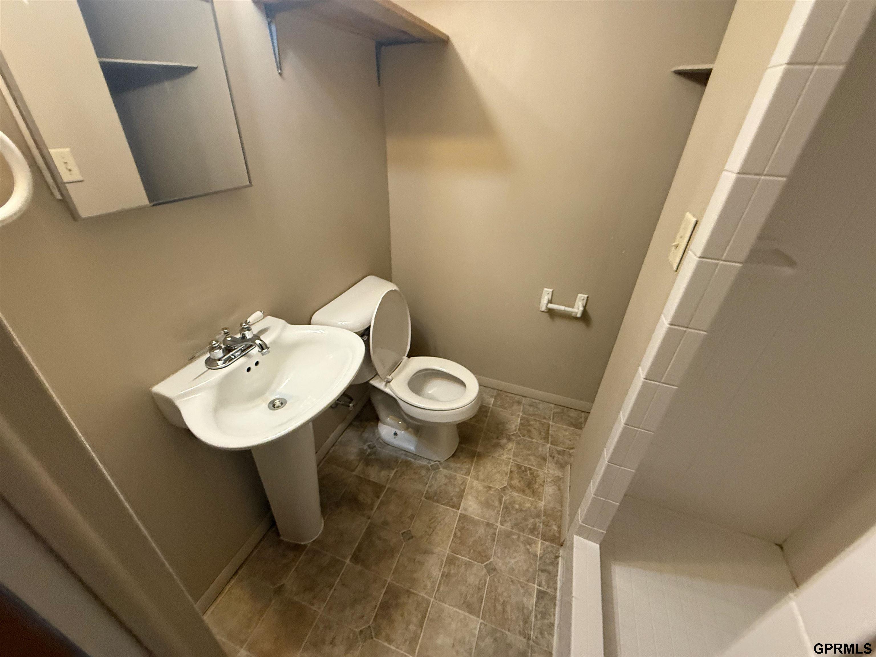 7130 Englewood Drive, Lincoln, NE, 68510