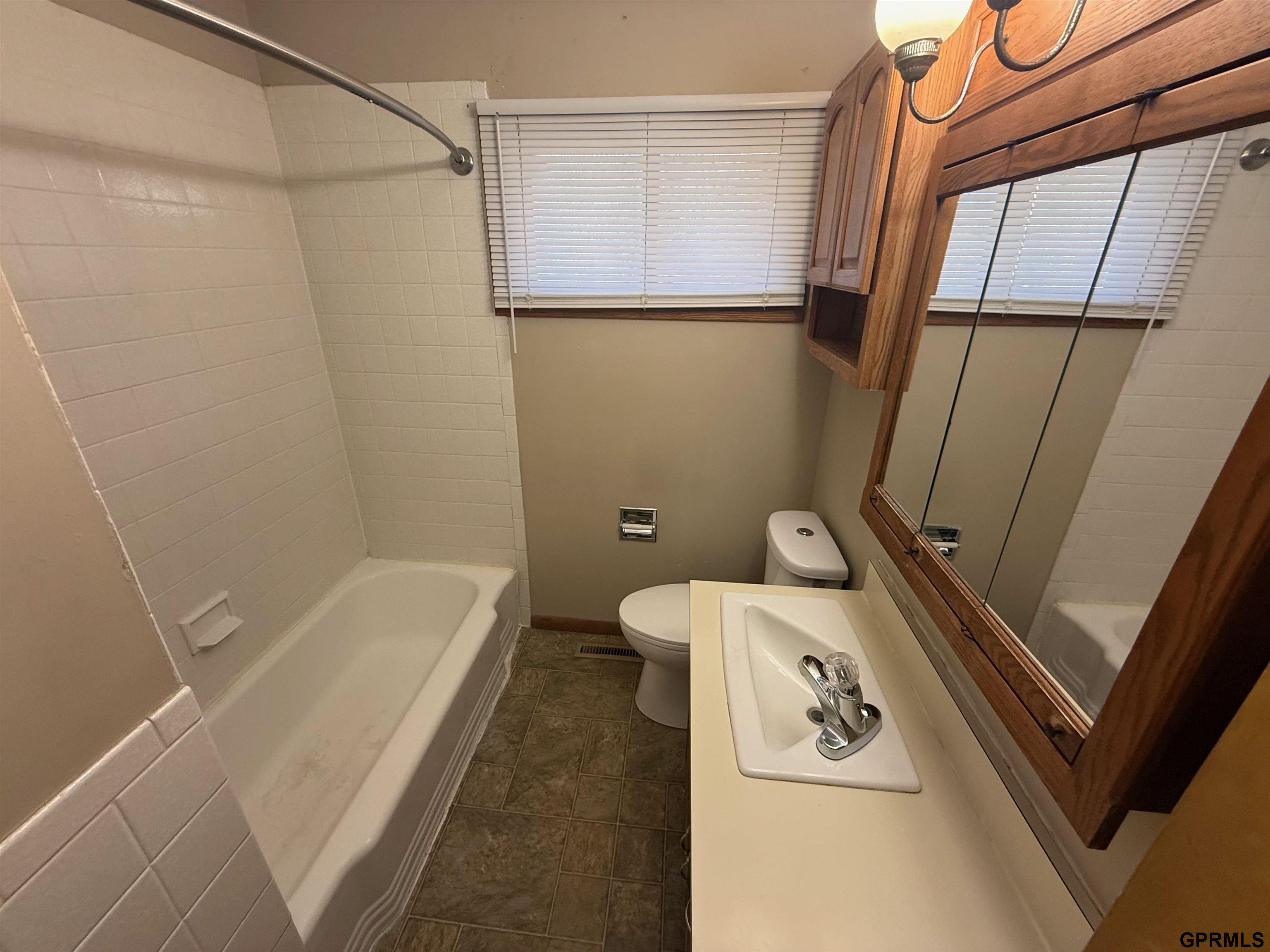 7130 Englewood Drive, Lincoln, NE, 68510