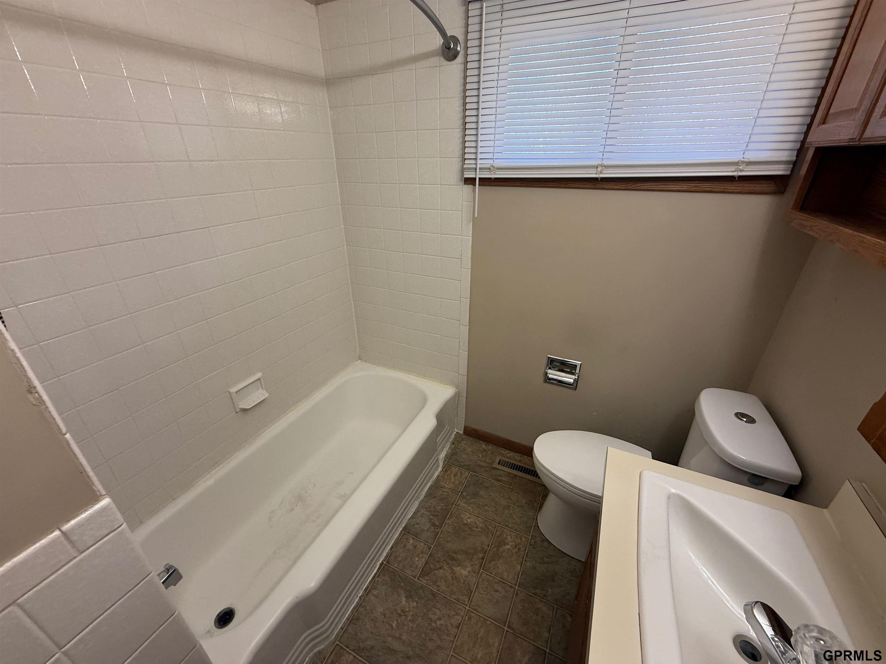 7130 Englewood Drive, Lincoln, NE, 68510