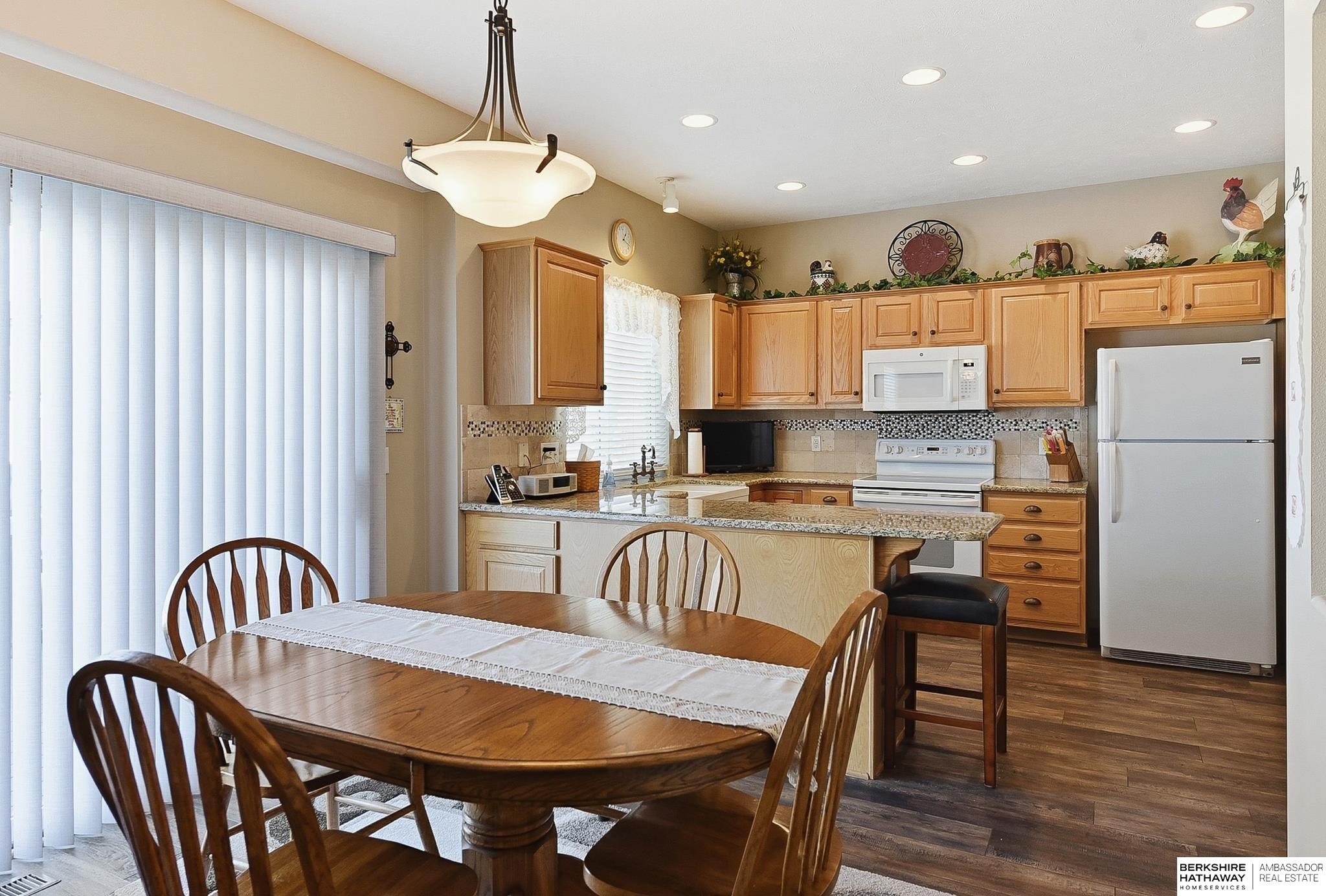 1004 Valleyview Drive, Papillion, NE, 68046