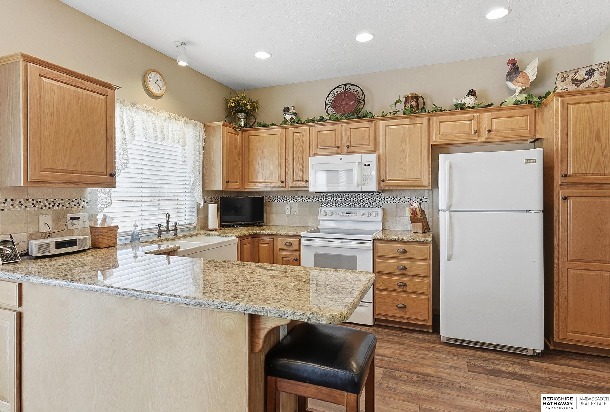 1004 Valleyview Drive, Papillion, NE, 68046