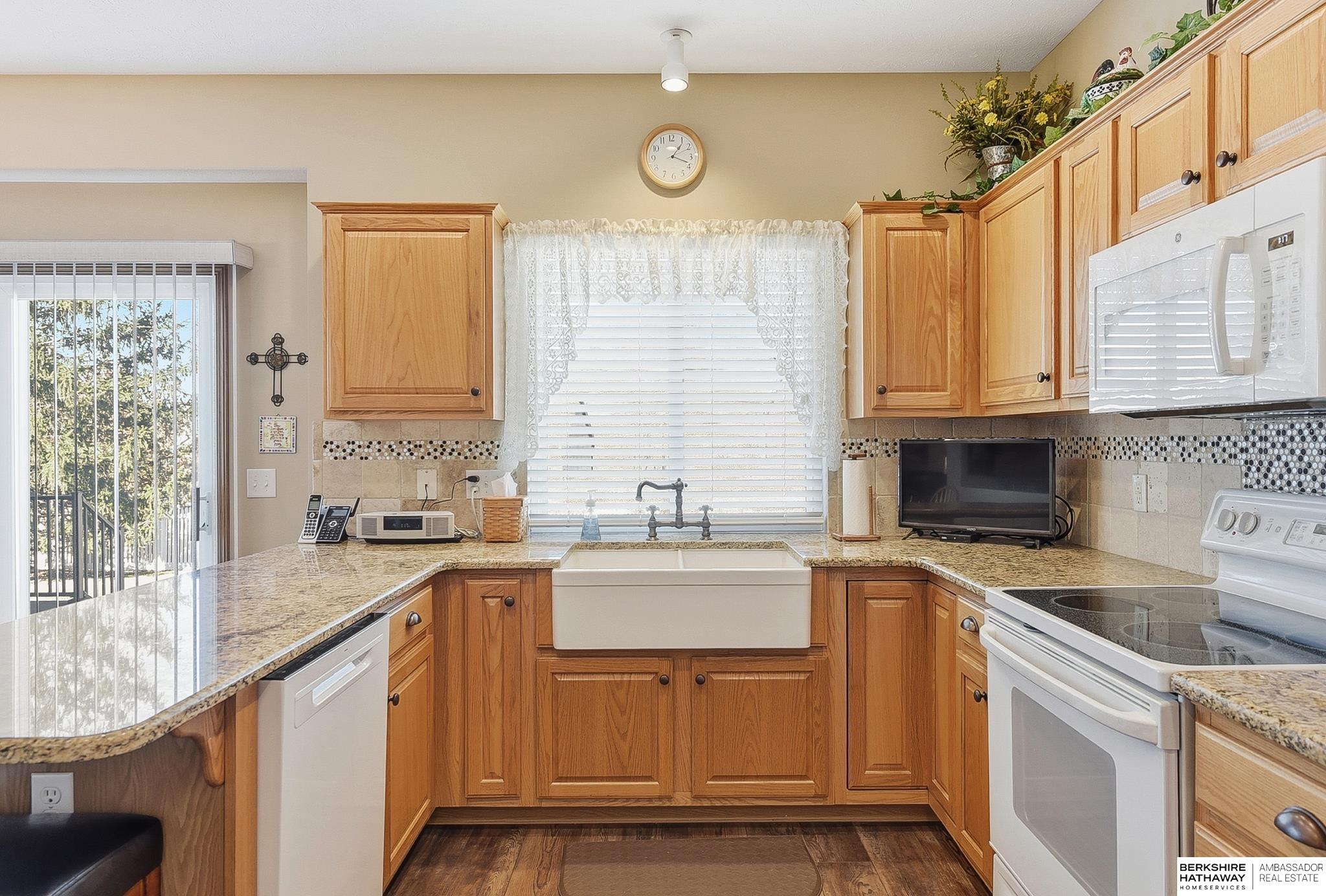 1004 Valleyview Drive, Papillion, NE, 68046