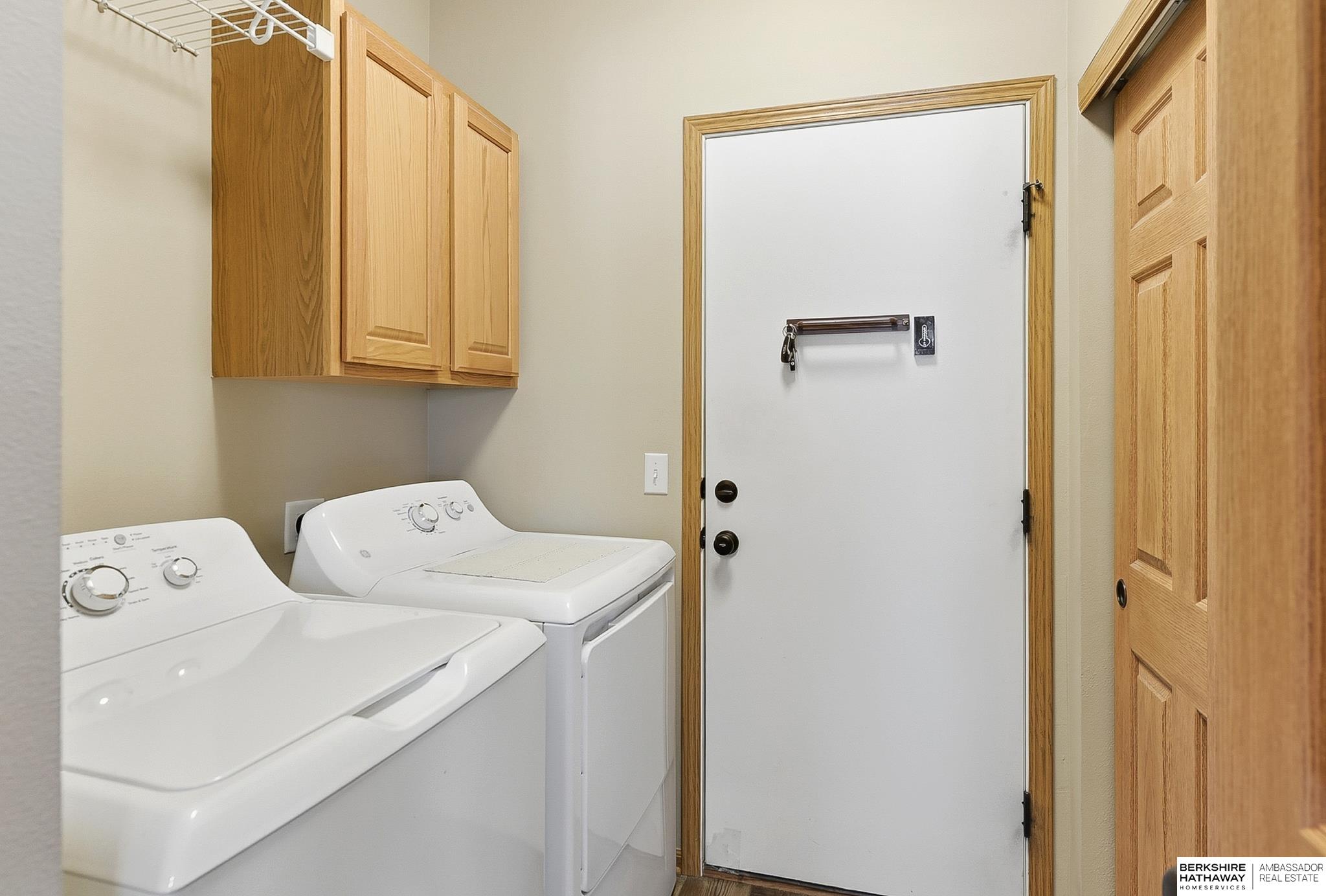 1004 Valleyview Drive, Papillion, NE, 68046