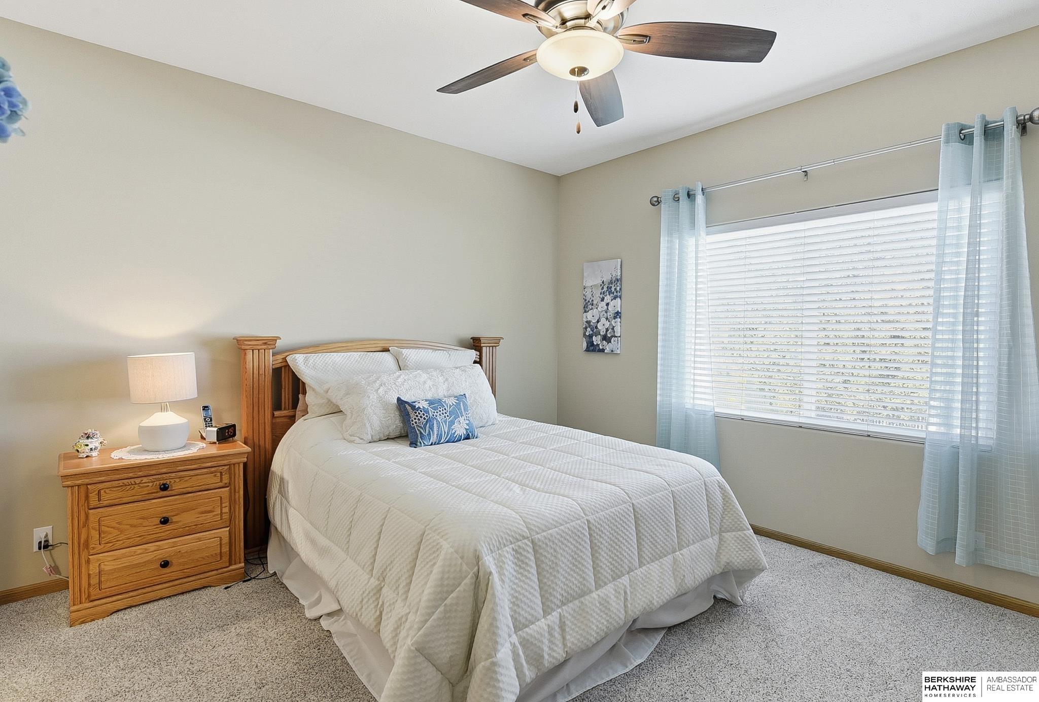 1004 Valleyview Drive, Papillion, NE, 68046