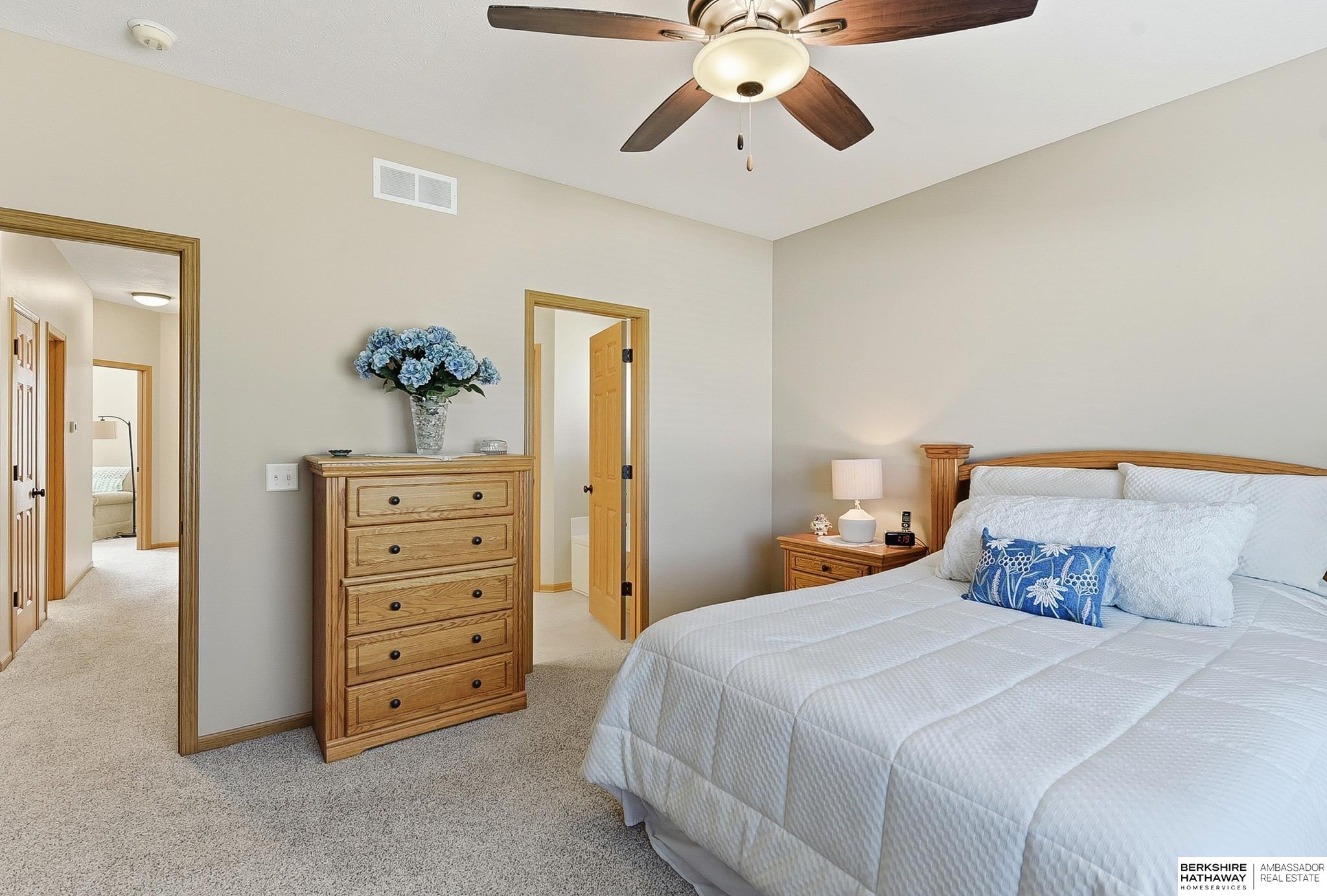 1004 Valleyview Drive, Papillion, NE, 68046