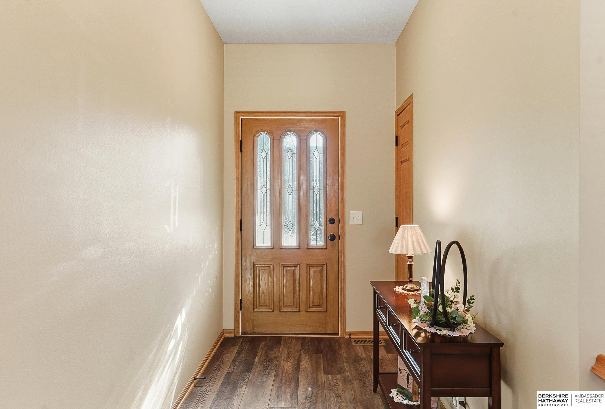 1004 Valleyview Drive, Papillion, NE, 68046