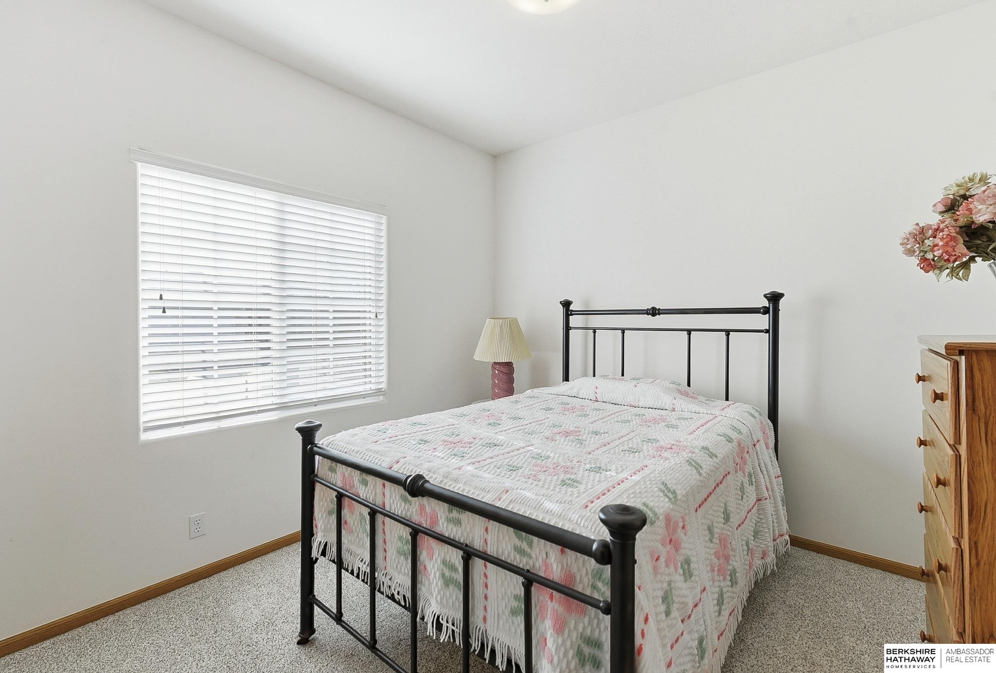 1004 Valleyview Drive, Papillion, NE, 68046