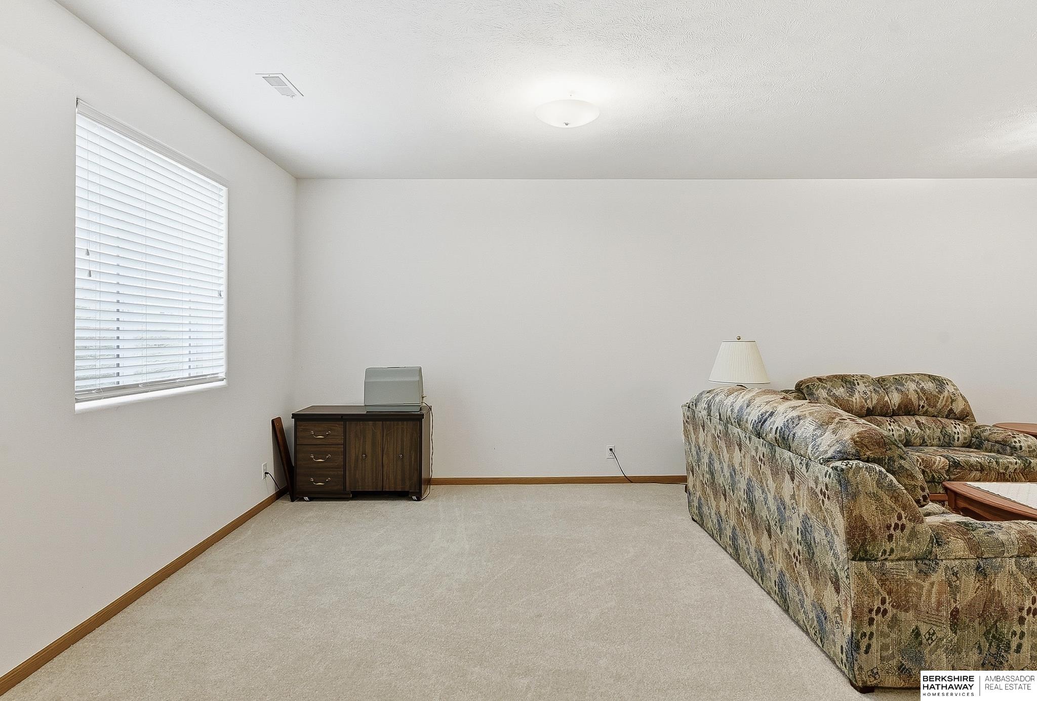 1004 Valleyview Drive, Papillion, NE, 68046