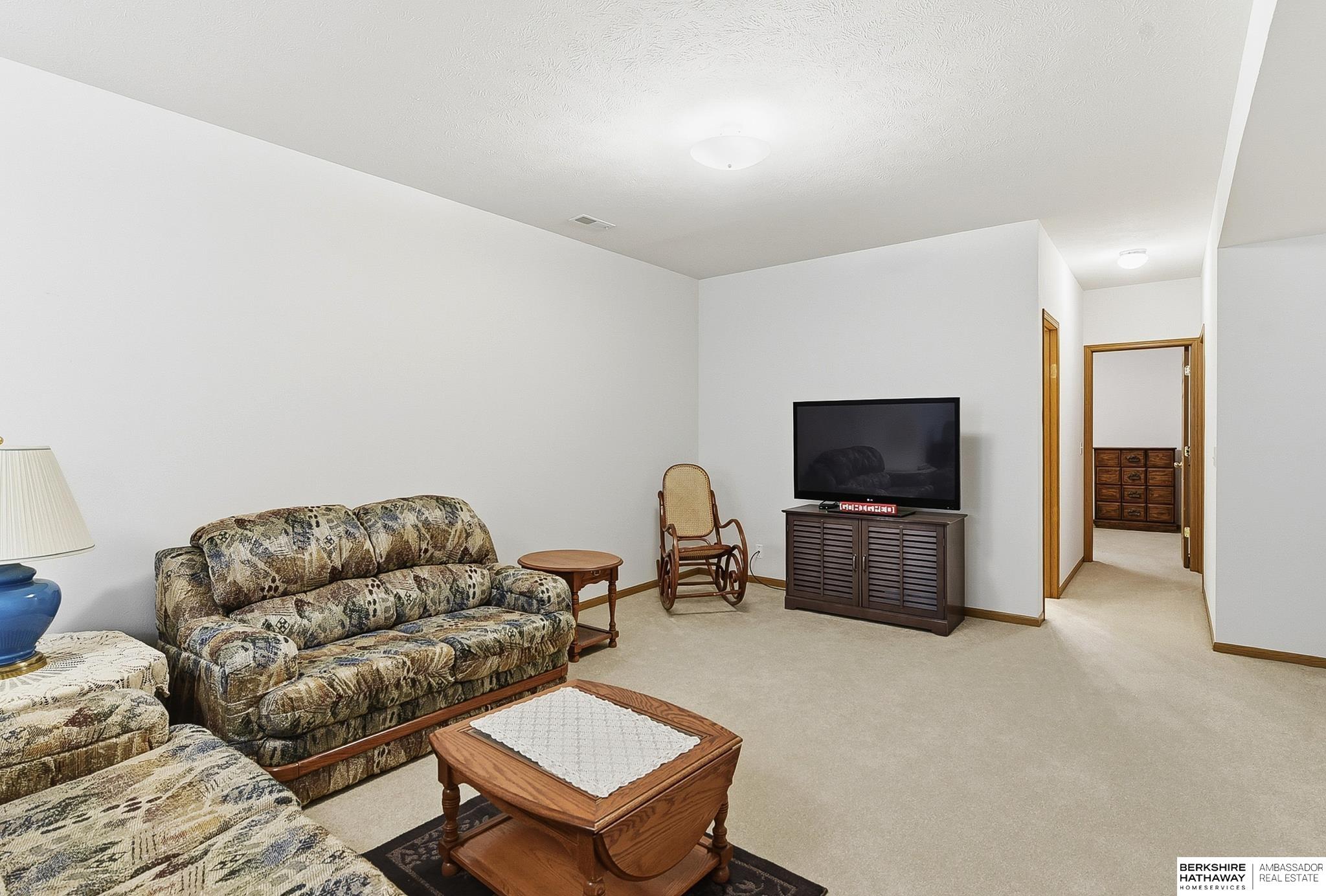 1004 Valleyview Drive, Papillion, NE, 68046