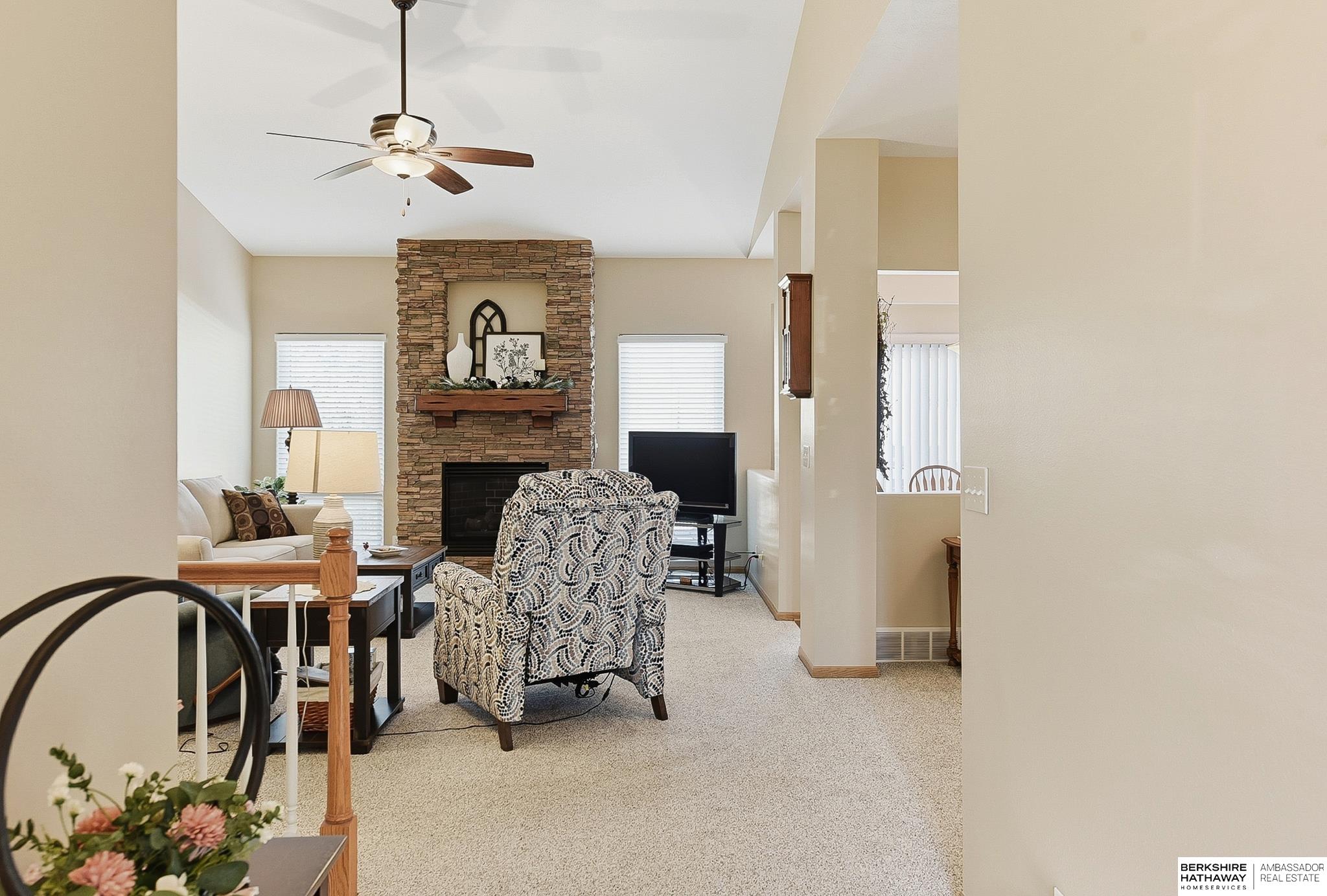 1004 Valleyview Drive, Papillion, NE, 68046