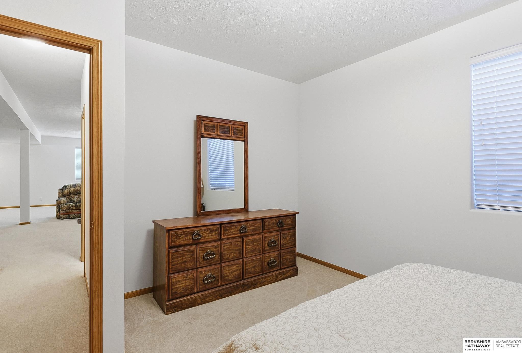 1004 Valleyview Drive, Papillion, NE, 68046