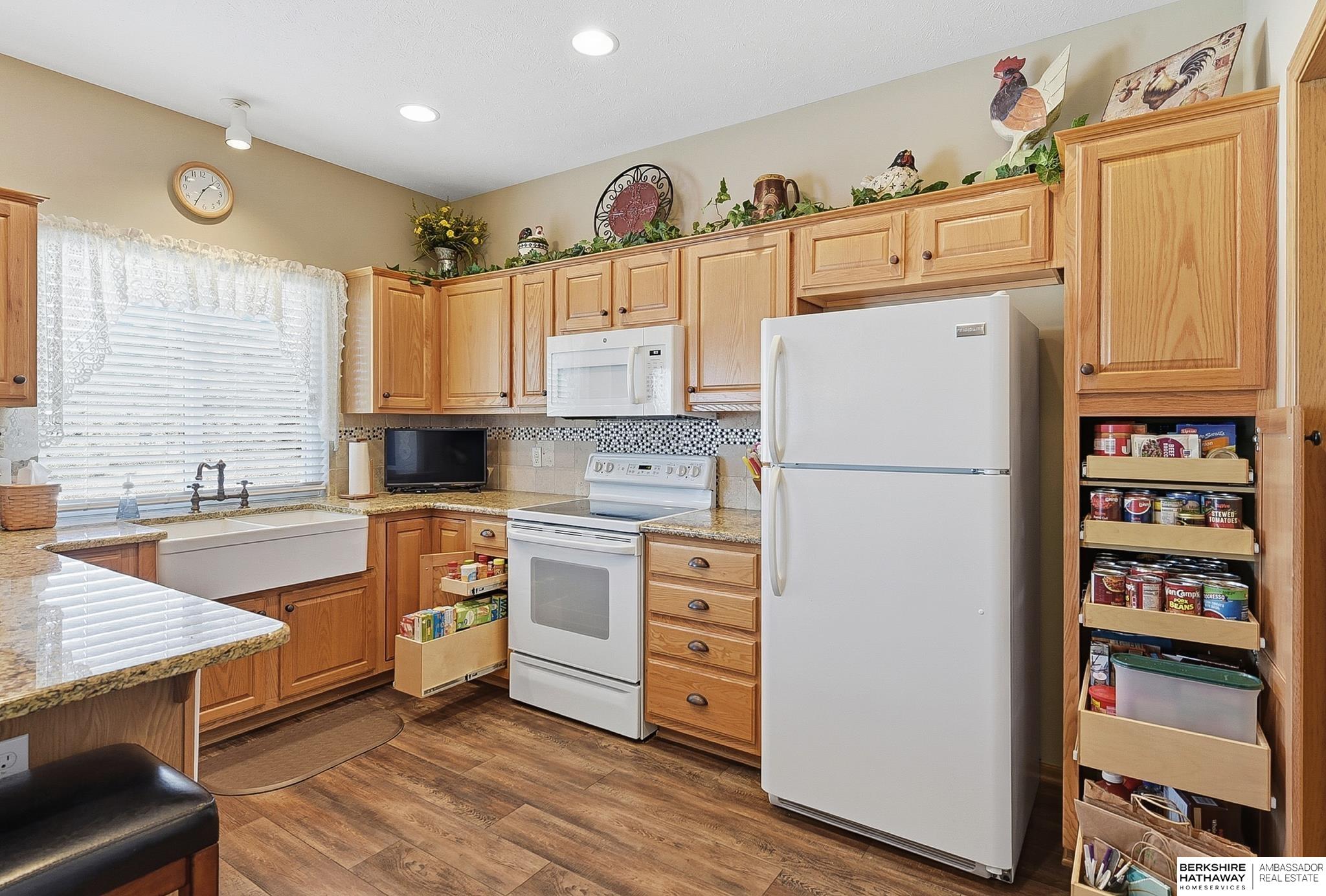 1004 Valleyview Drive, Papillion, NE, 68046