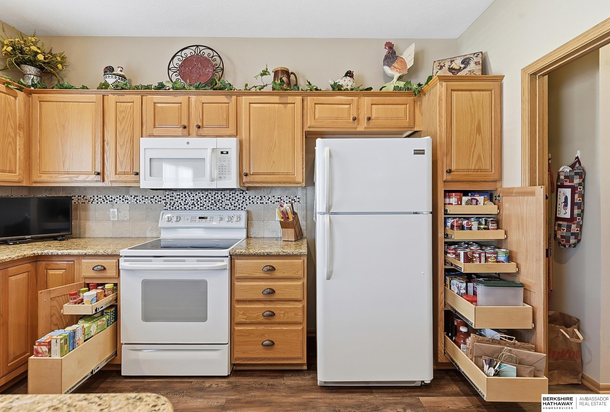 1004 Valleyview Drive, Papillion, NE, 68046