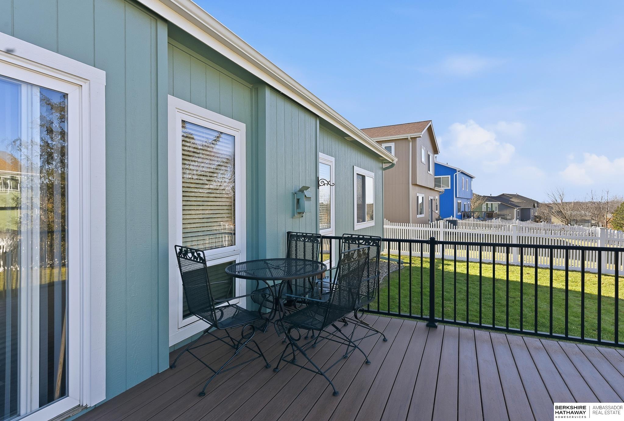 1004 Valleyview Drive, Papillion, NE, 68046