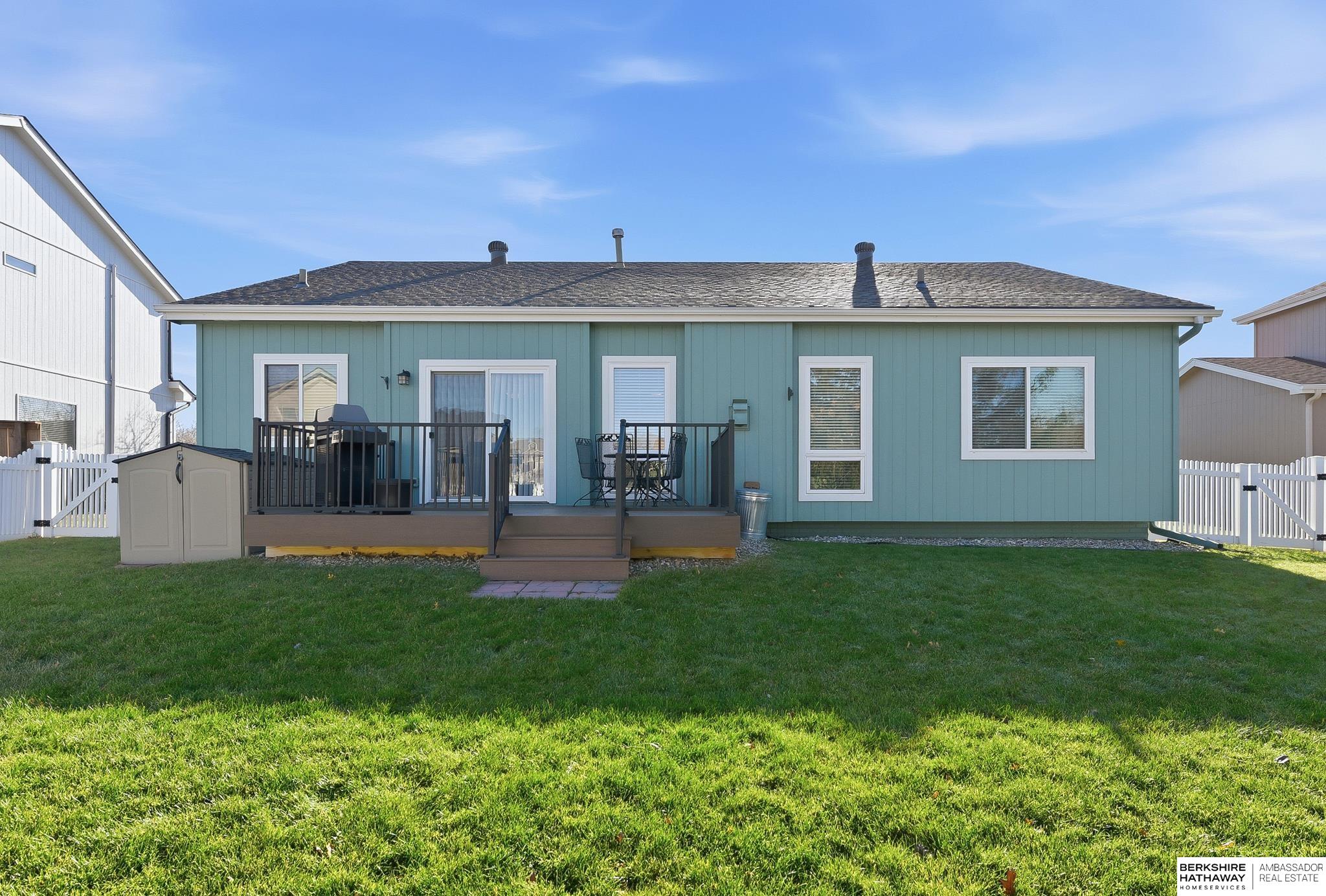 1004 Valleyview Drive, Papillion, NE, 68046