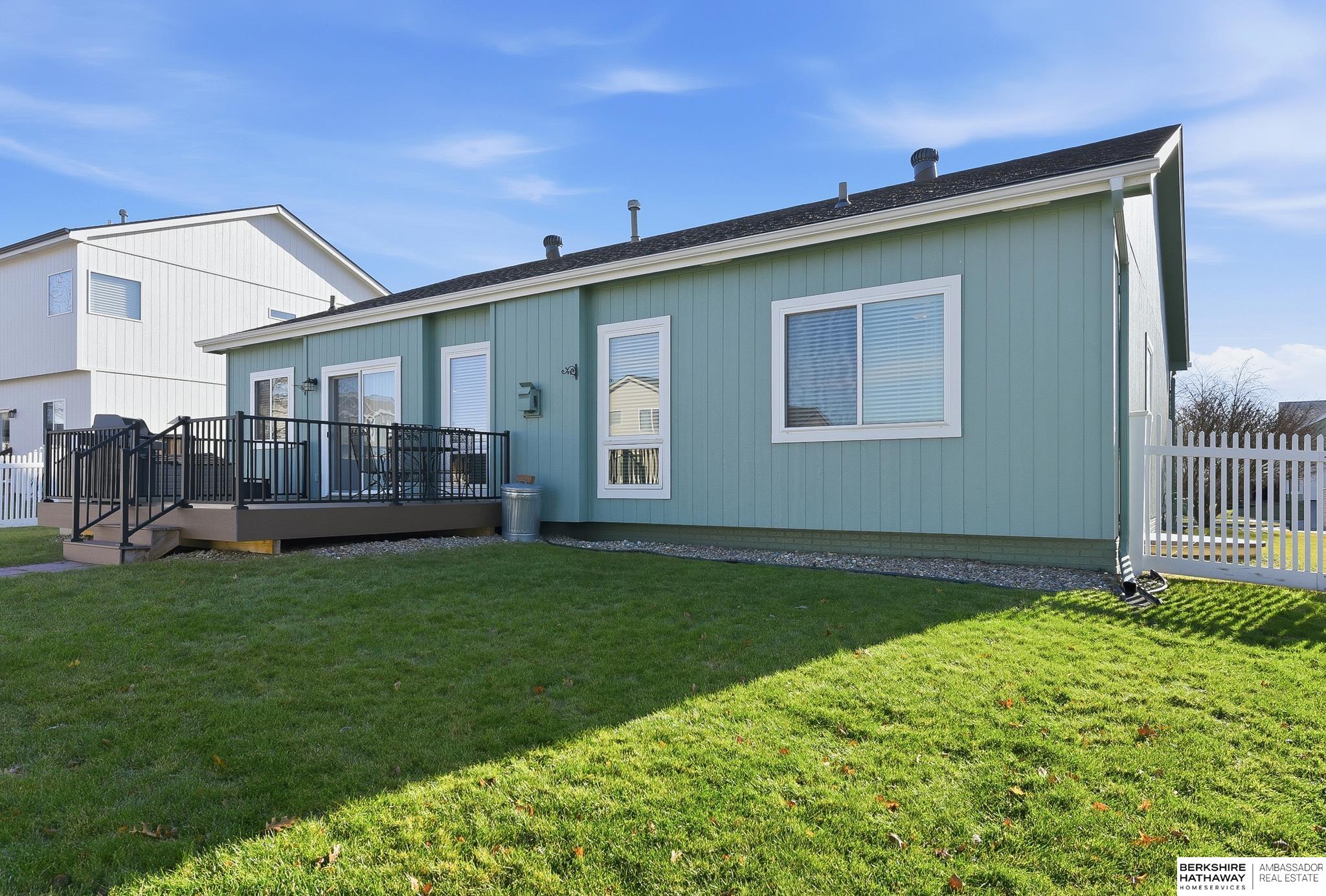 1004 Valleyview Drive, Papillion, NE, 68046