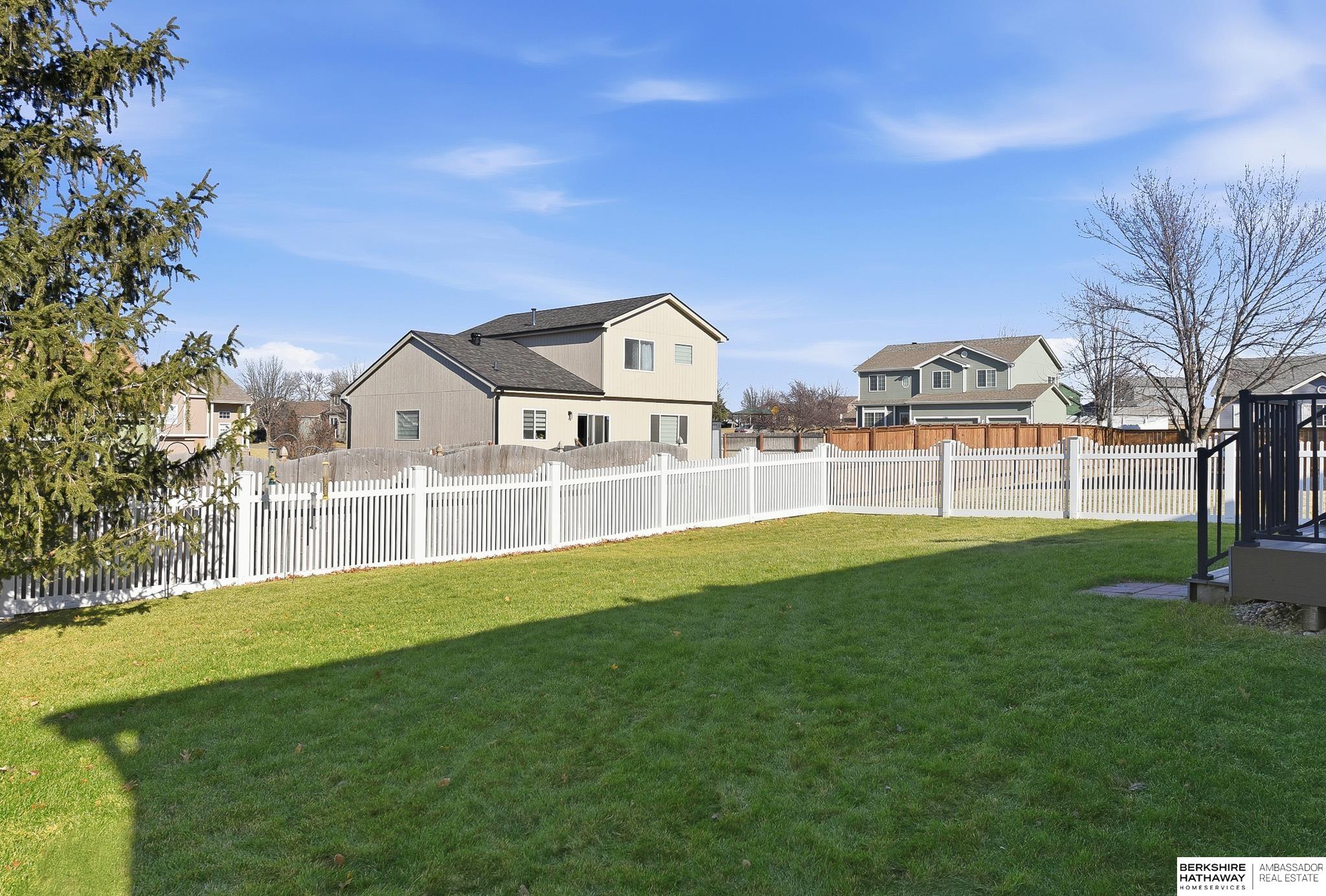 1004 Valleyview Drive, Papillion, NE, 68046