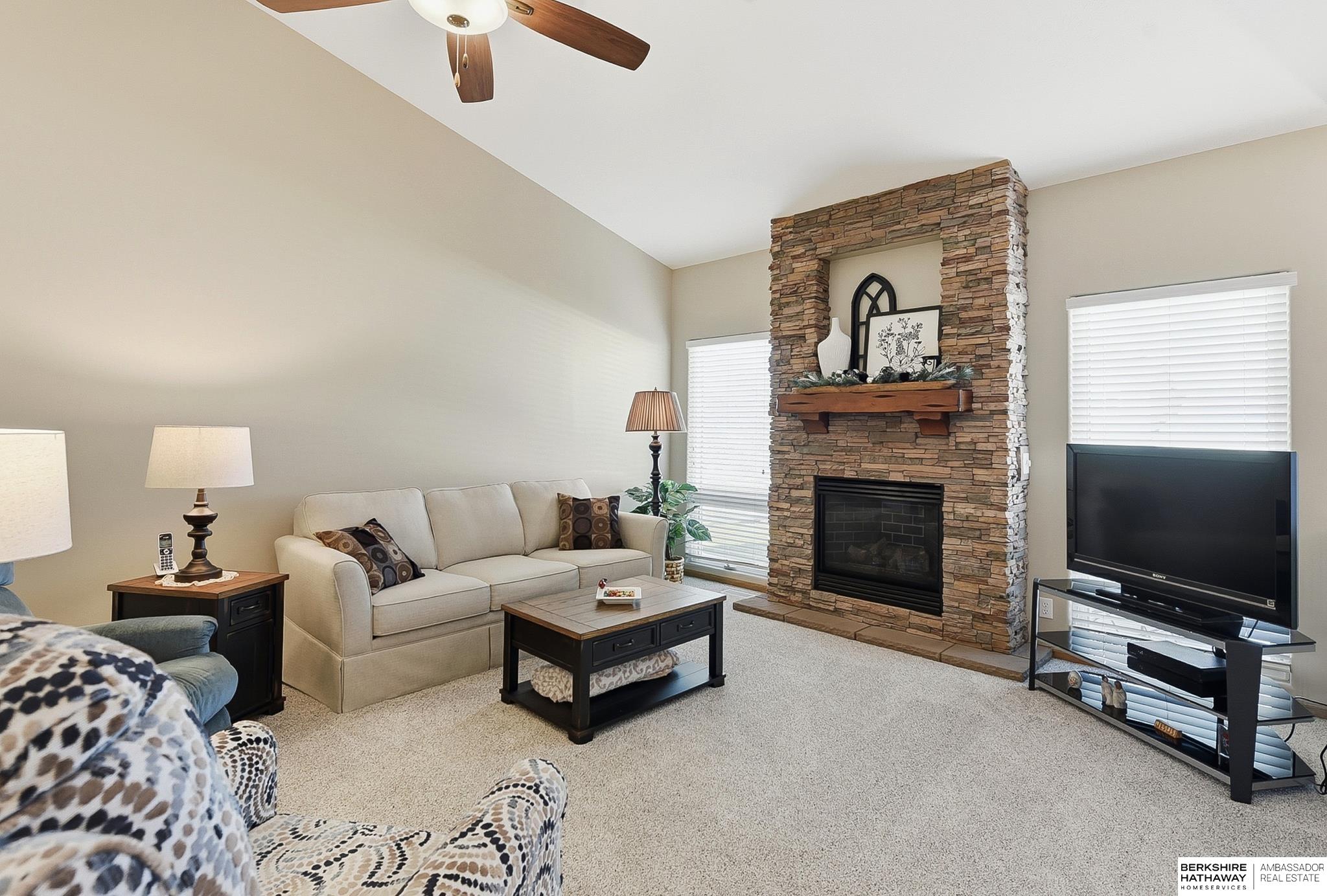 1004 Valleyview Drive, Papillion, NE, 68046