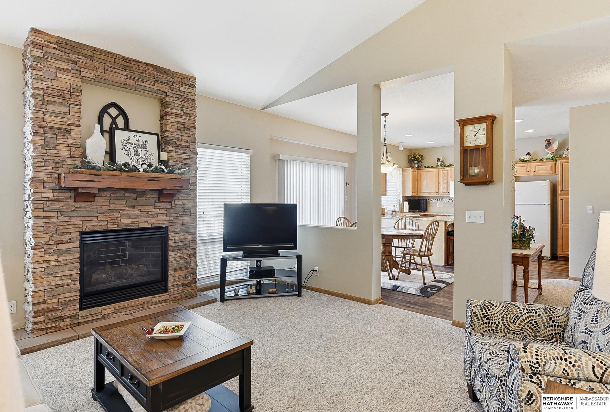 1004 Valleyview Drive, Papillion, NE, 68046