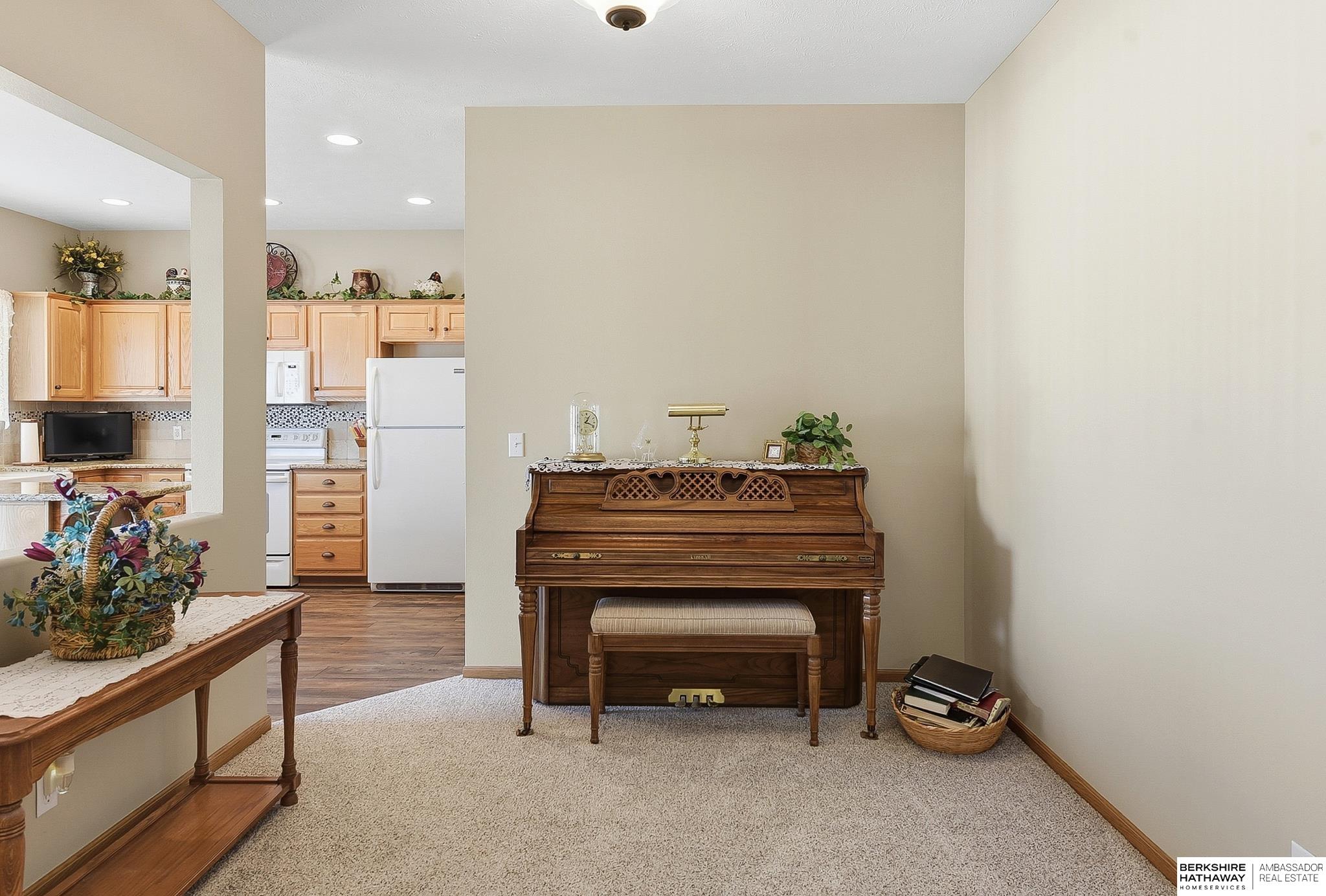 1004 Valleyview Drive, Papillion, NE, 68046