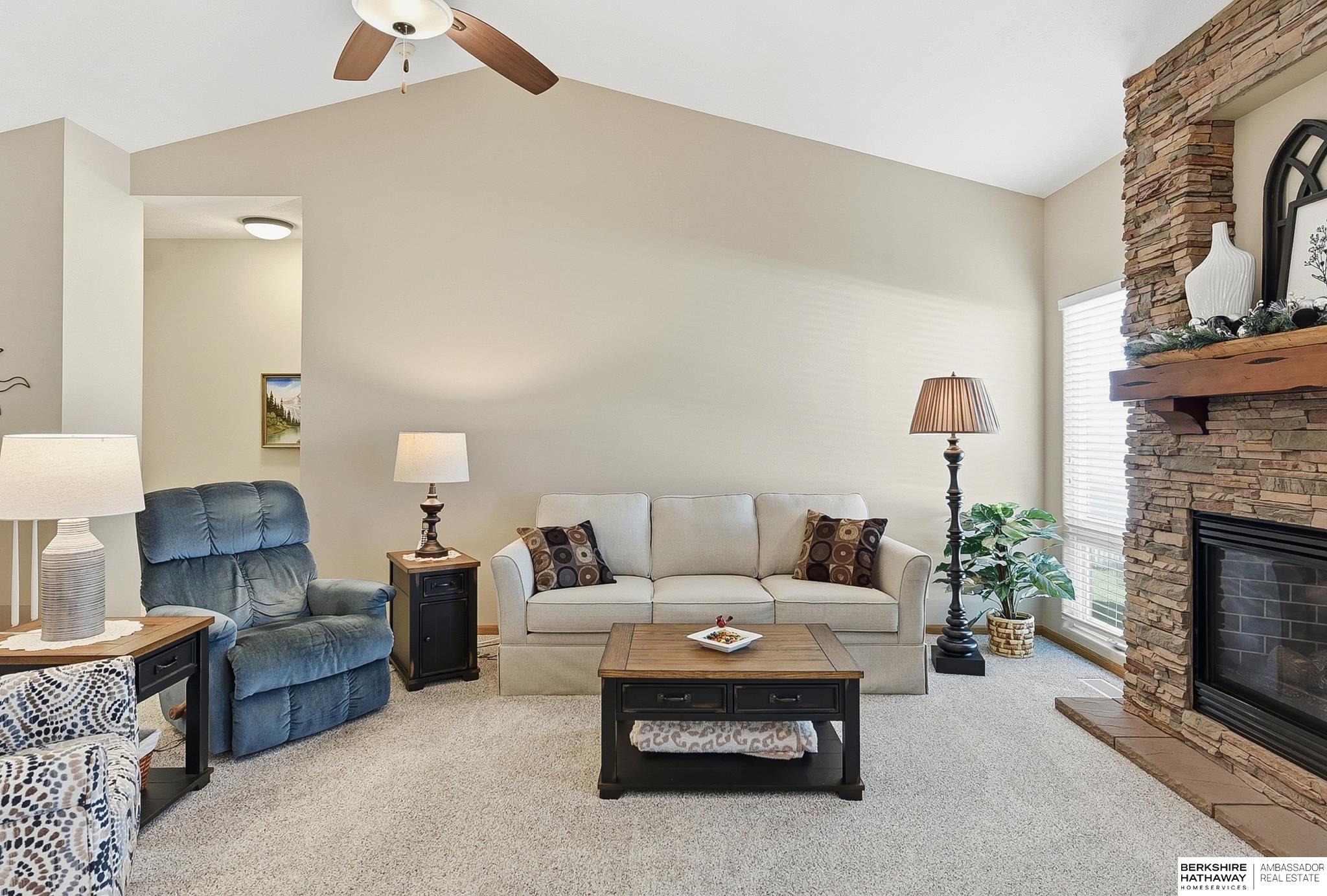 1004 Valleyview Drive, Papillion, NE, 68046