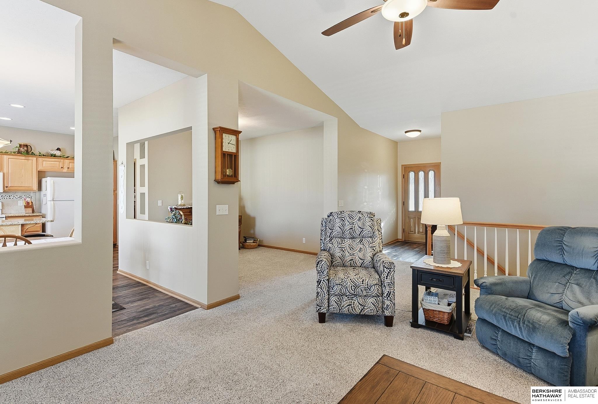 1004 Valleyview Drive, Papillion, NE, 68046