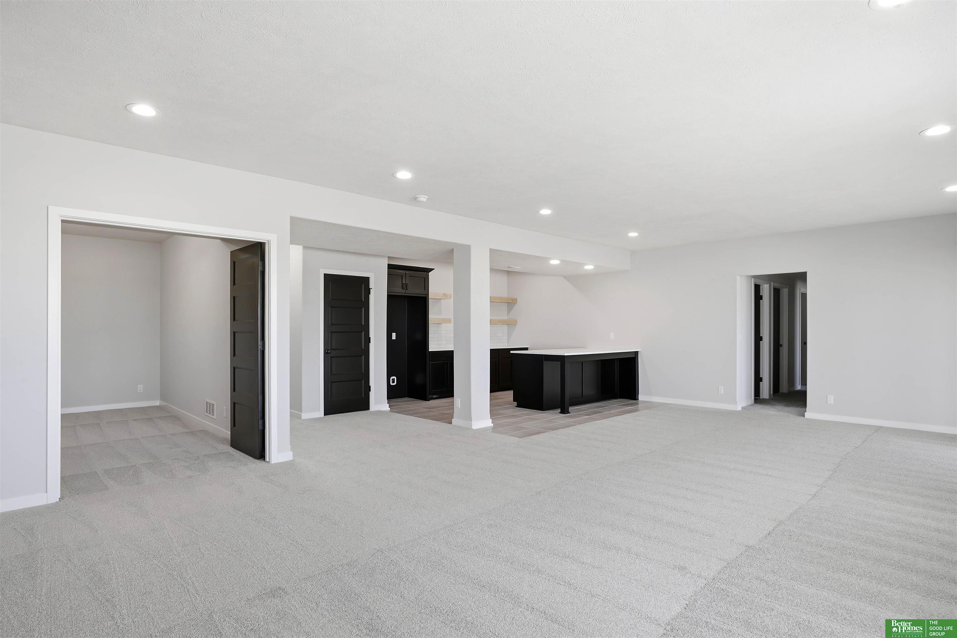 5426 N 213th Street, Elkhorn, NE, 68022